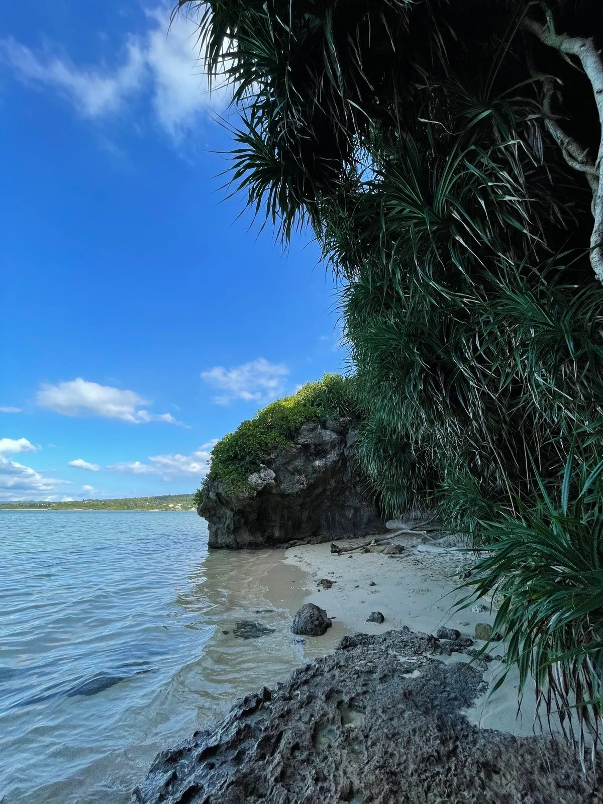 Народу мало, вода очень тёплая