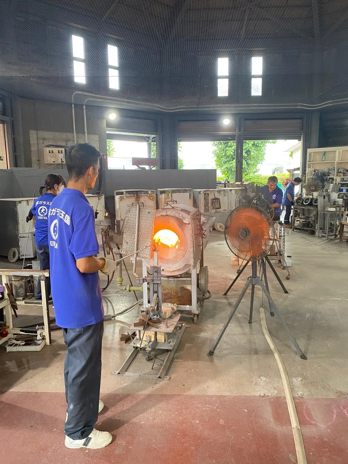 Стеклянная мини-фабрика