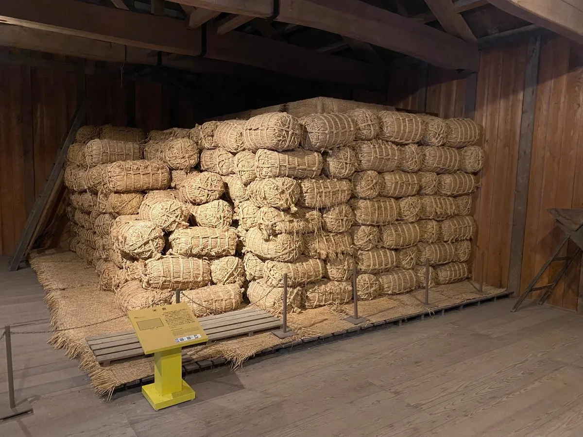 Тюки с сеном