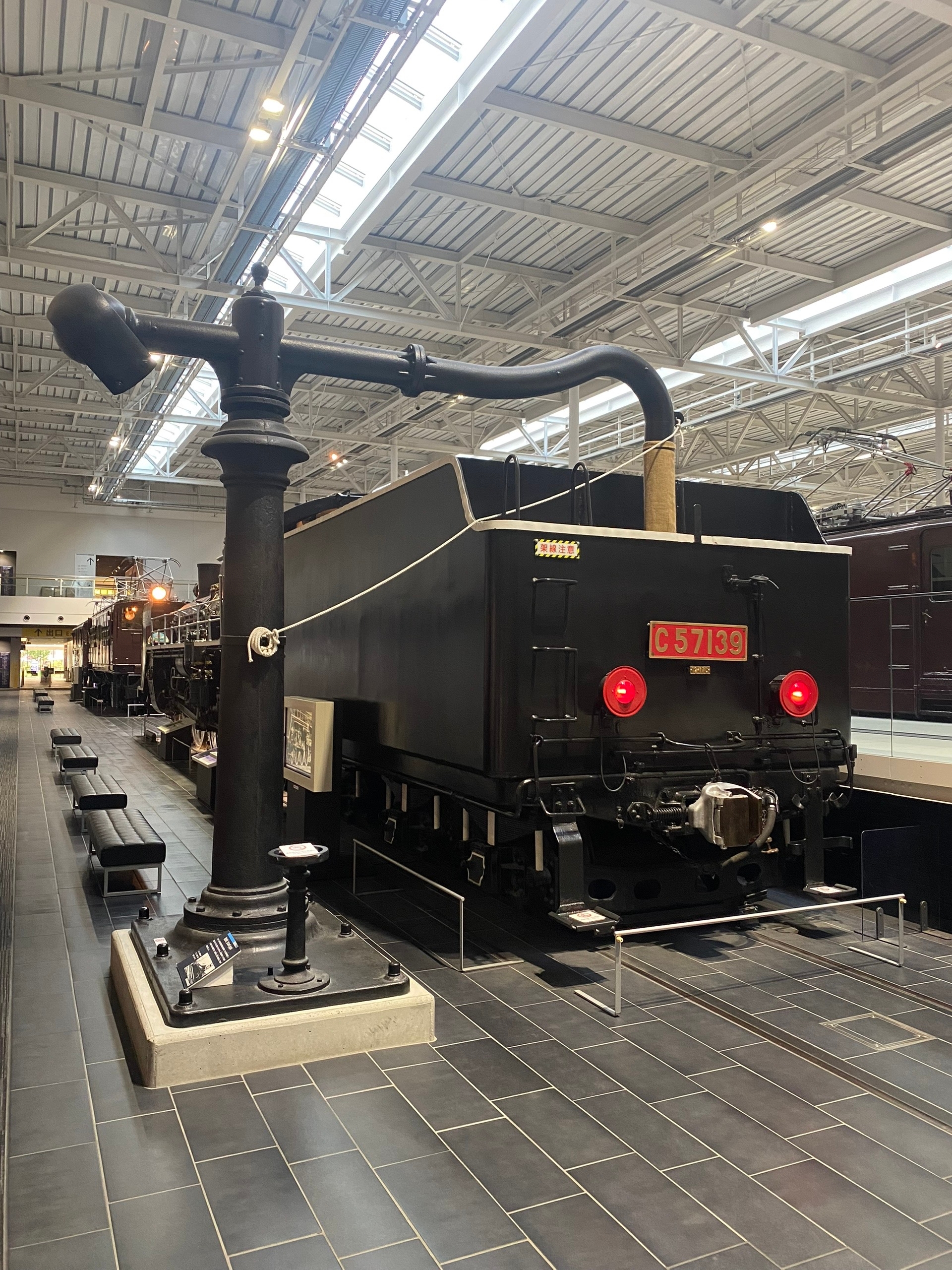 Заправщик каким-то говном