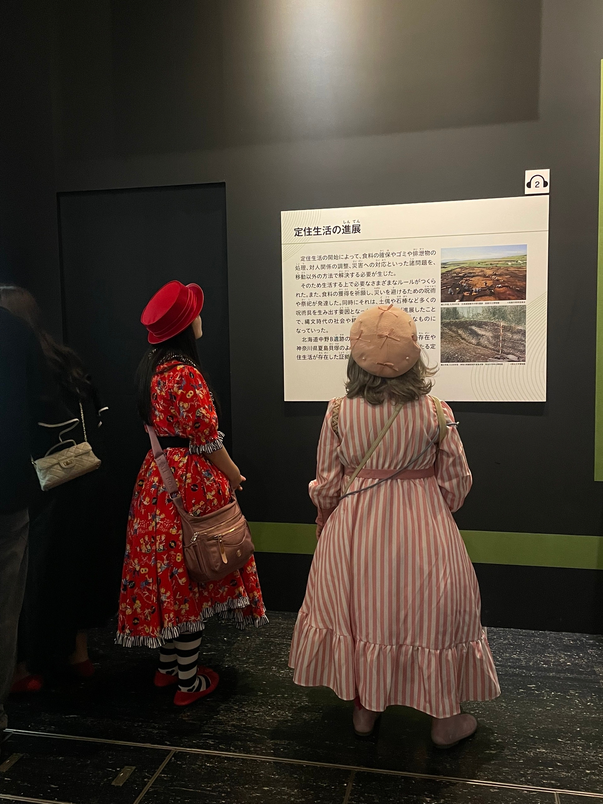 Девочки наряжаются во всякие прикольные костюмы. Богоугодно