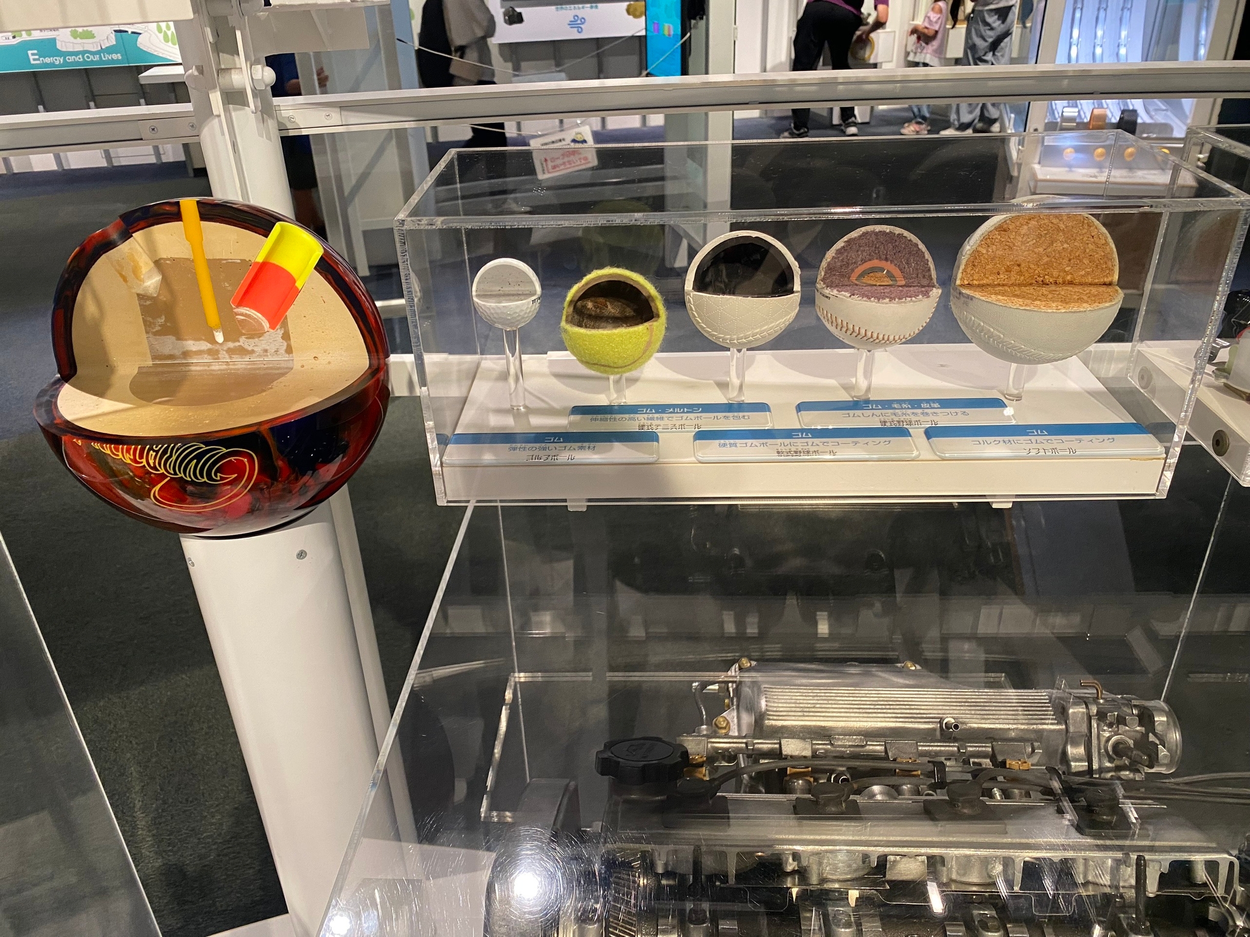 Что внутри разных мячей