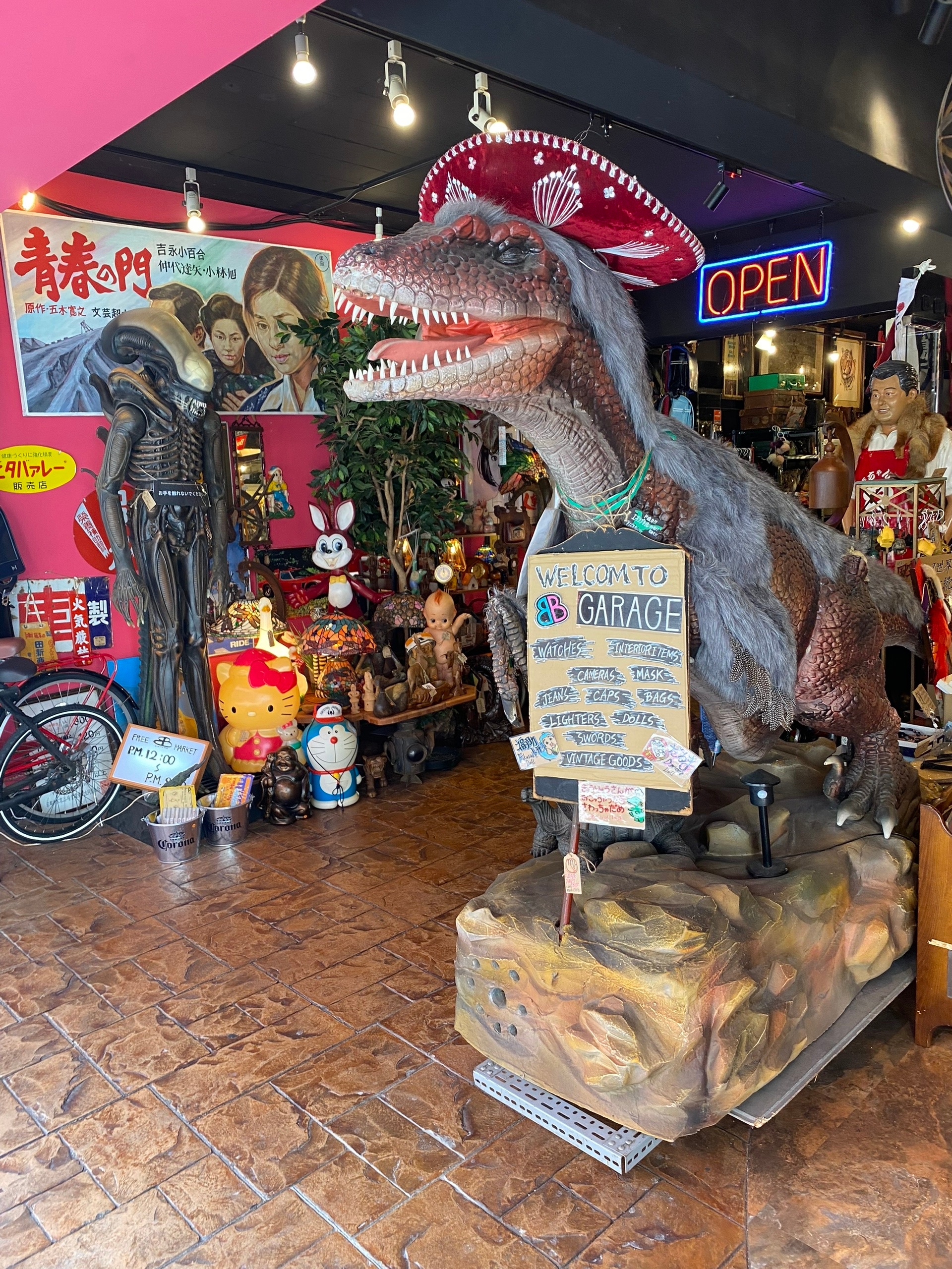 Динозавр в сомбреро тусит с чужим