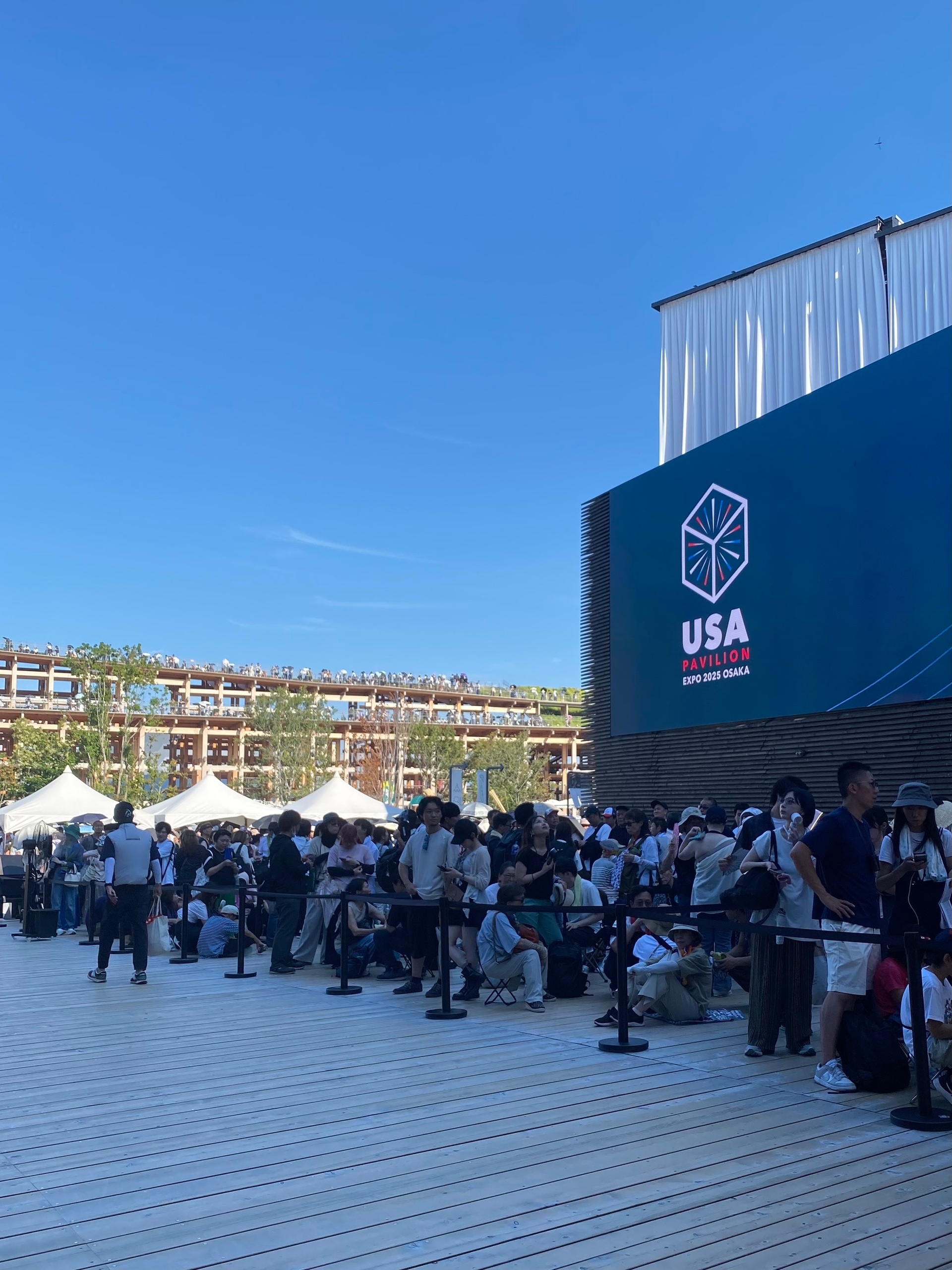 Мы в итоге не попали в павильон ни одной страны