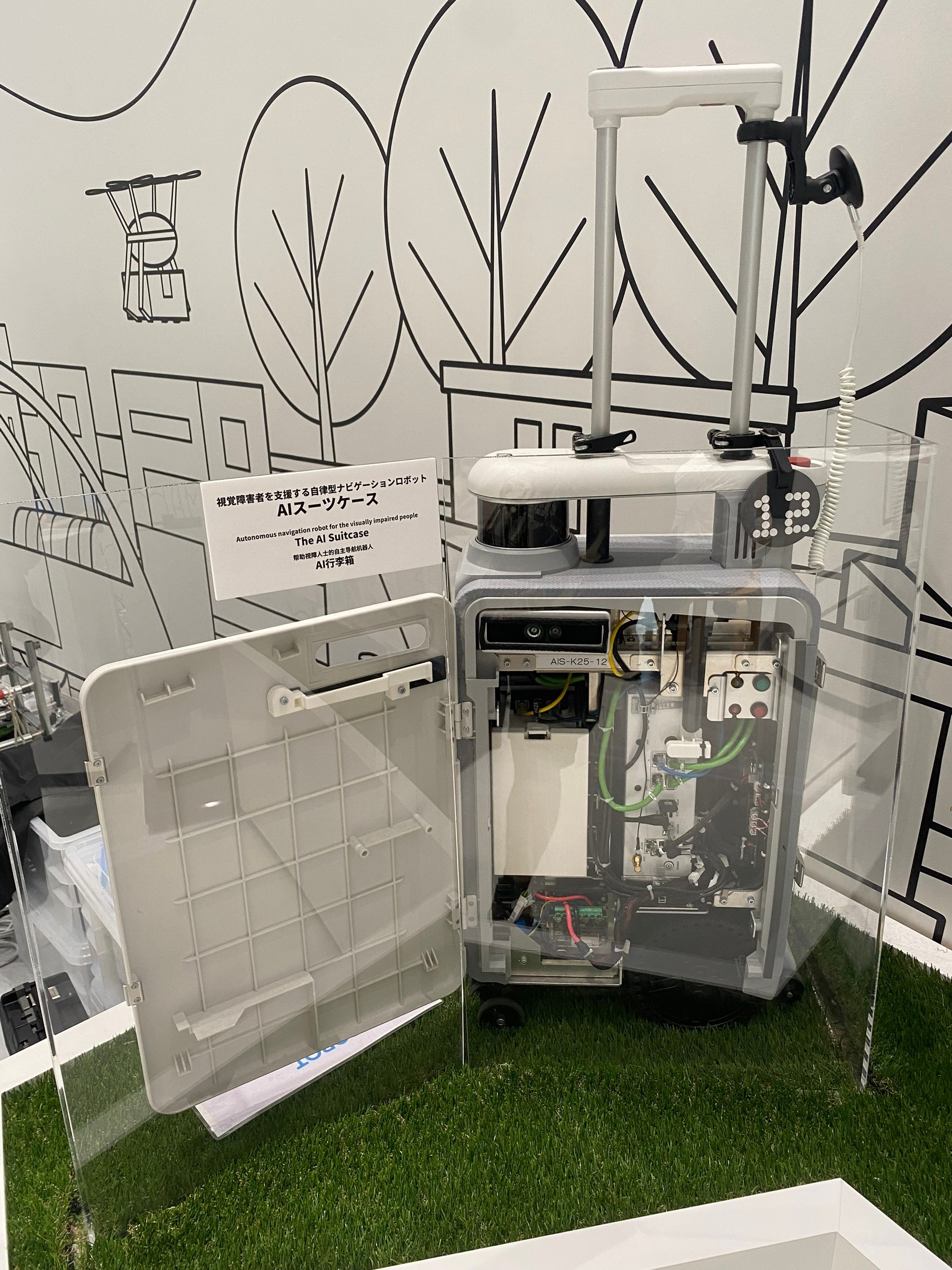 По сути - пекарня на колесиках с камерой