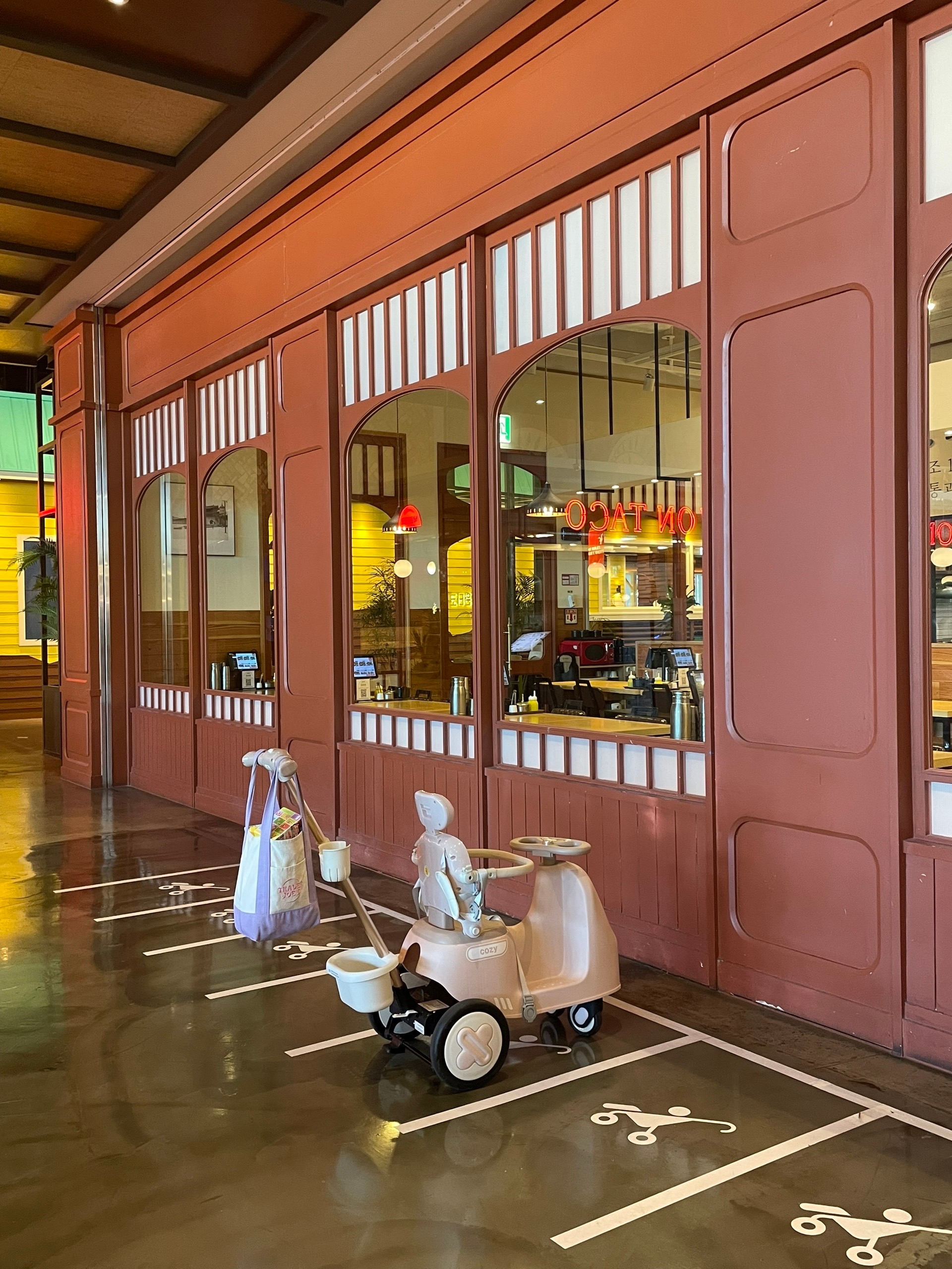 Стоянка для колясок в тц