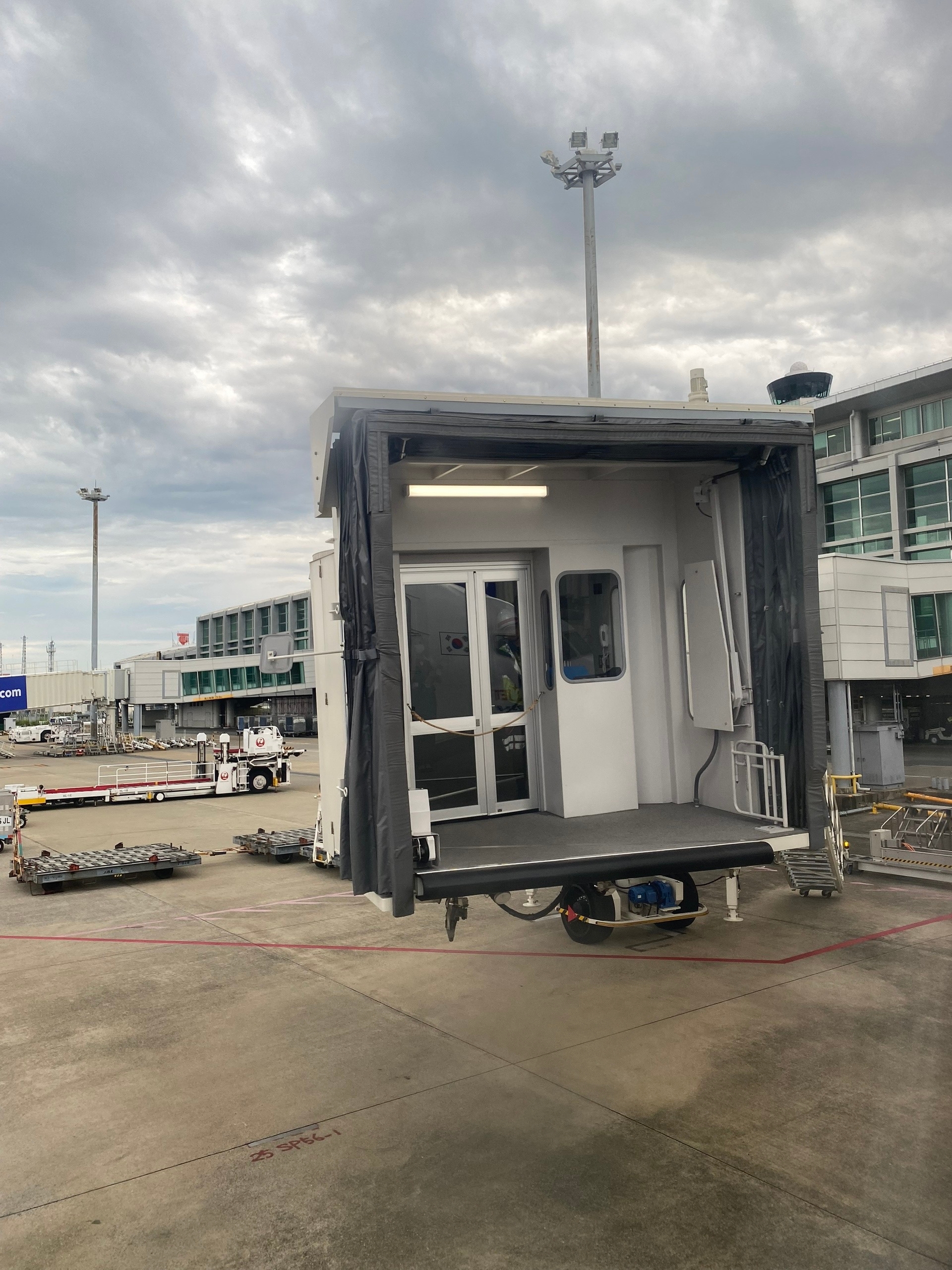 Рукав вот-вот присосётся