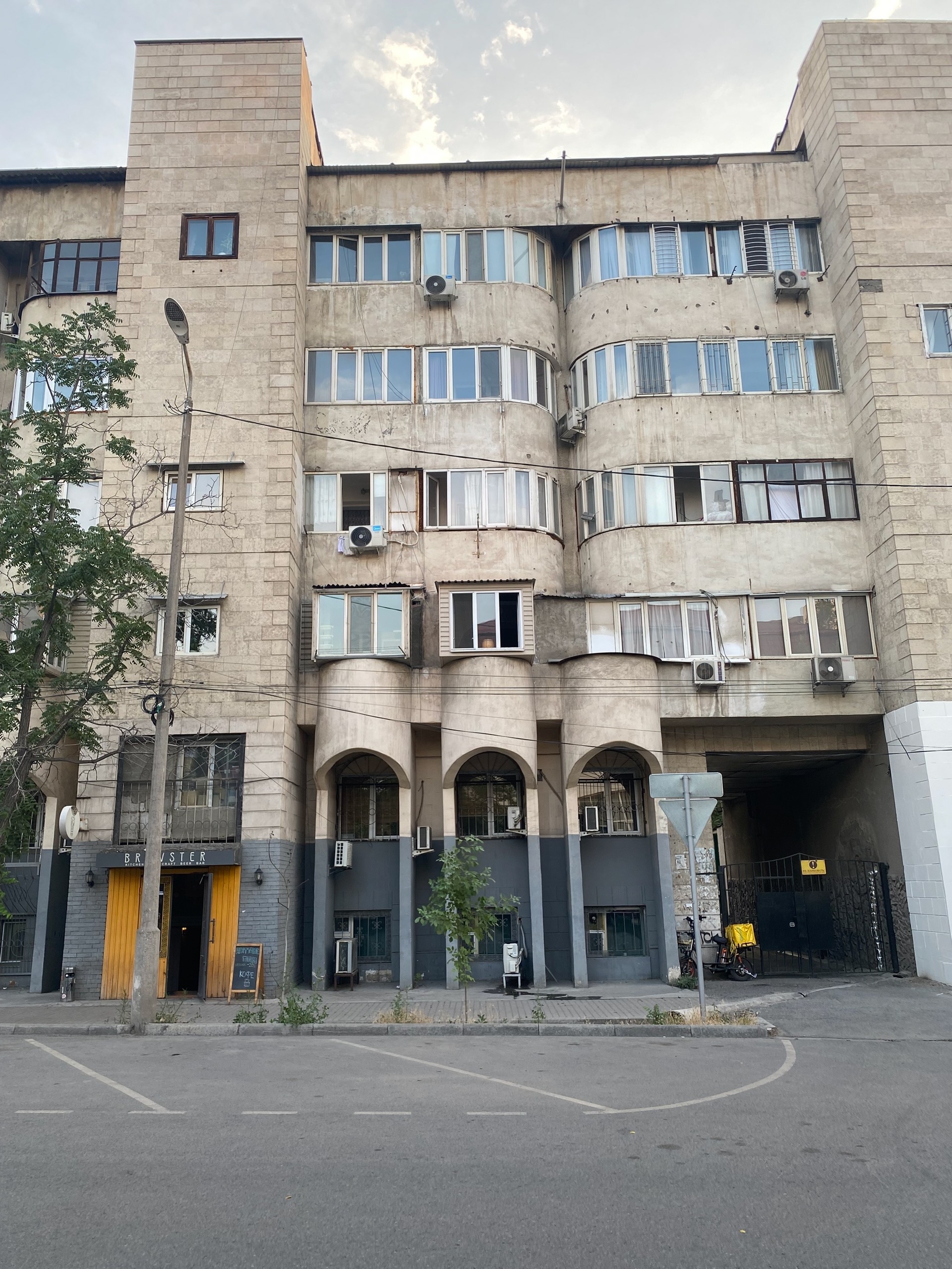 Изуродованный фасад