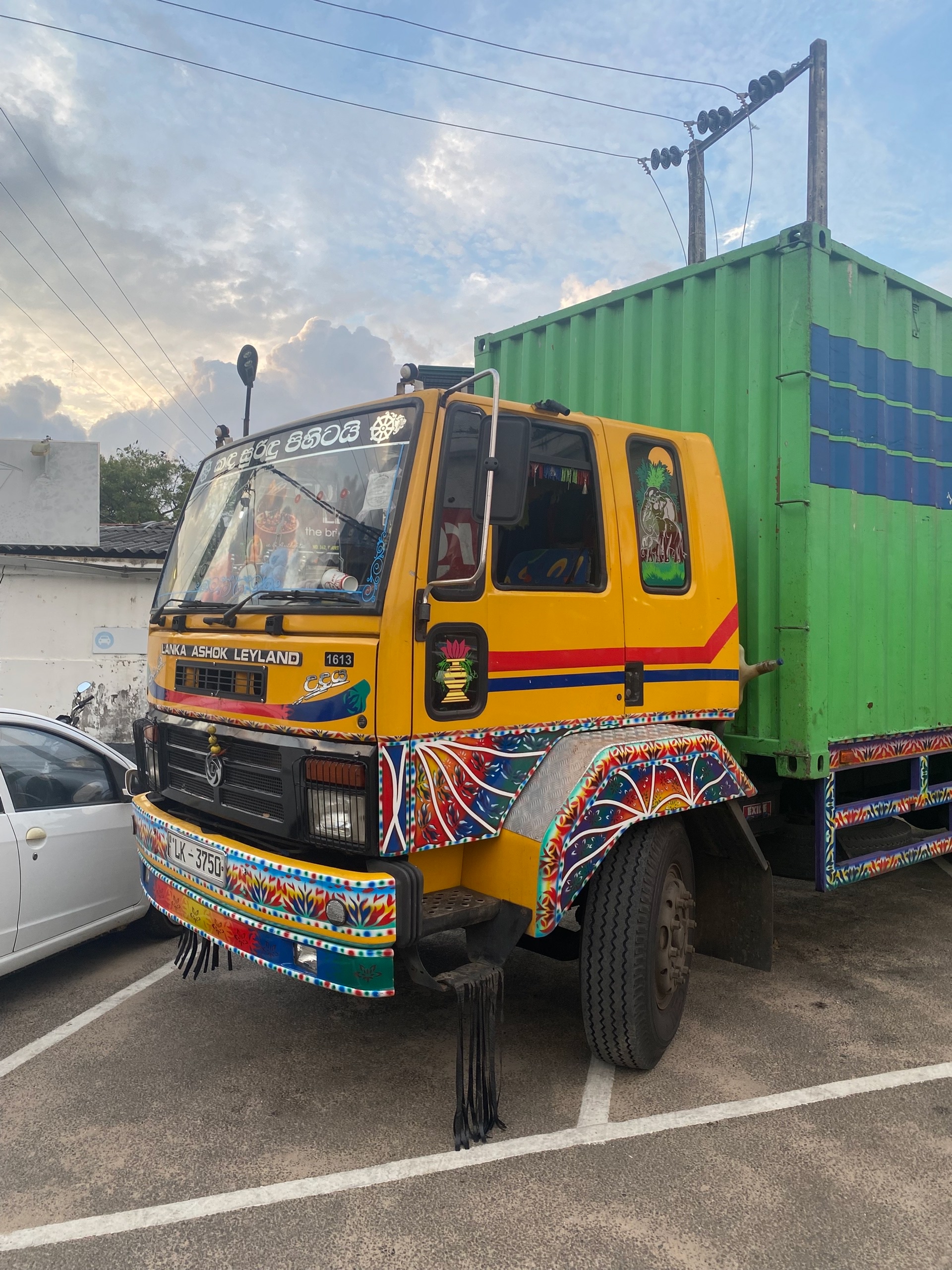 Грузовик с бахромой