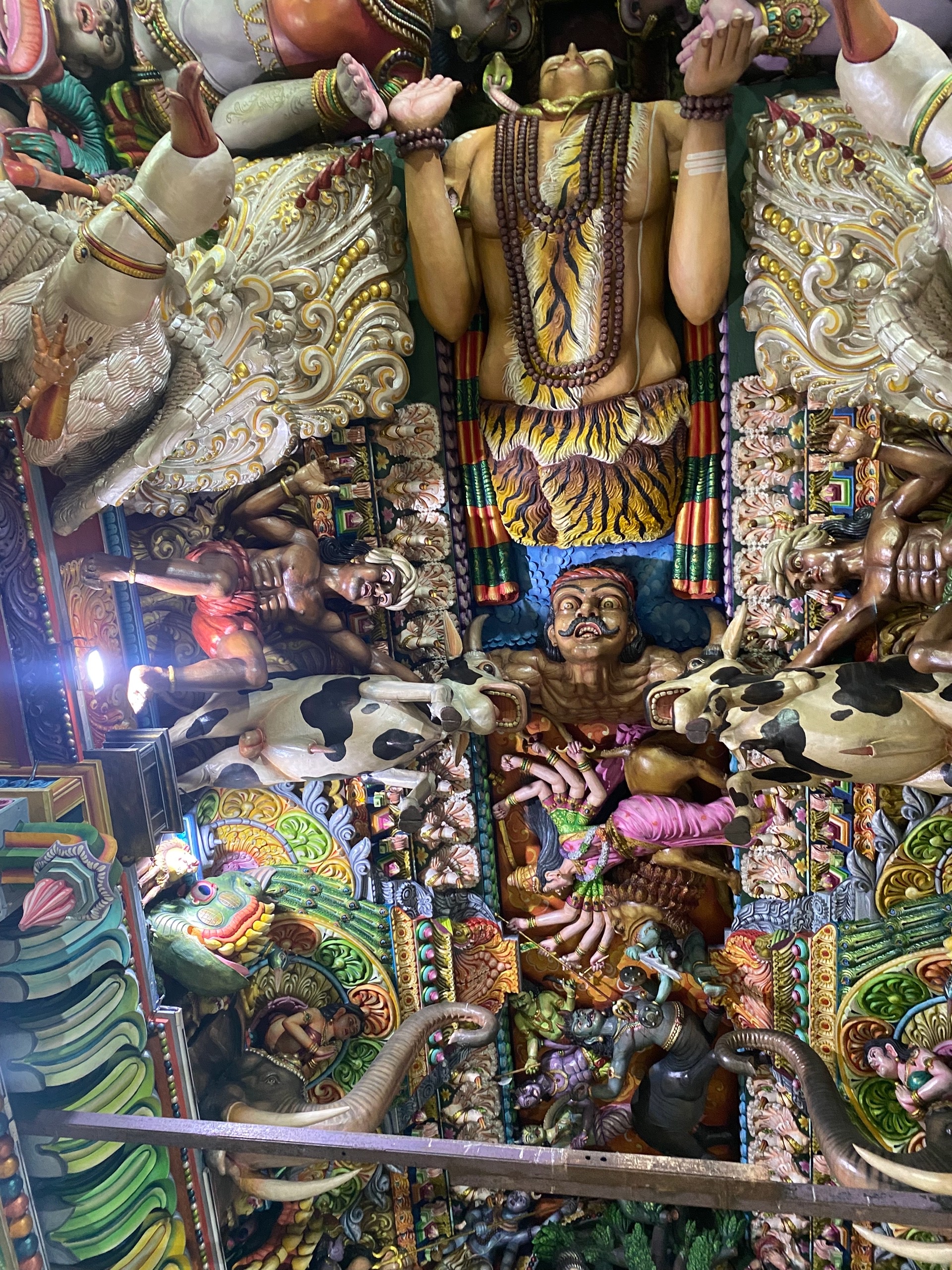 Храм конкретно наркоманский. Это на потолке