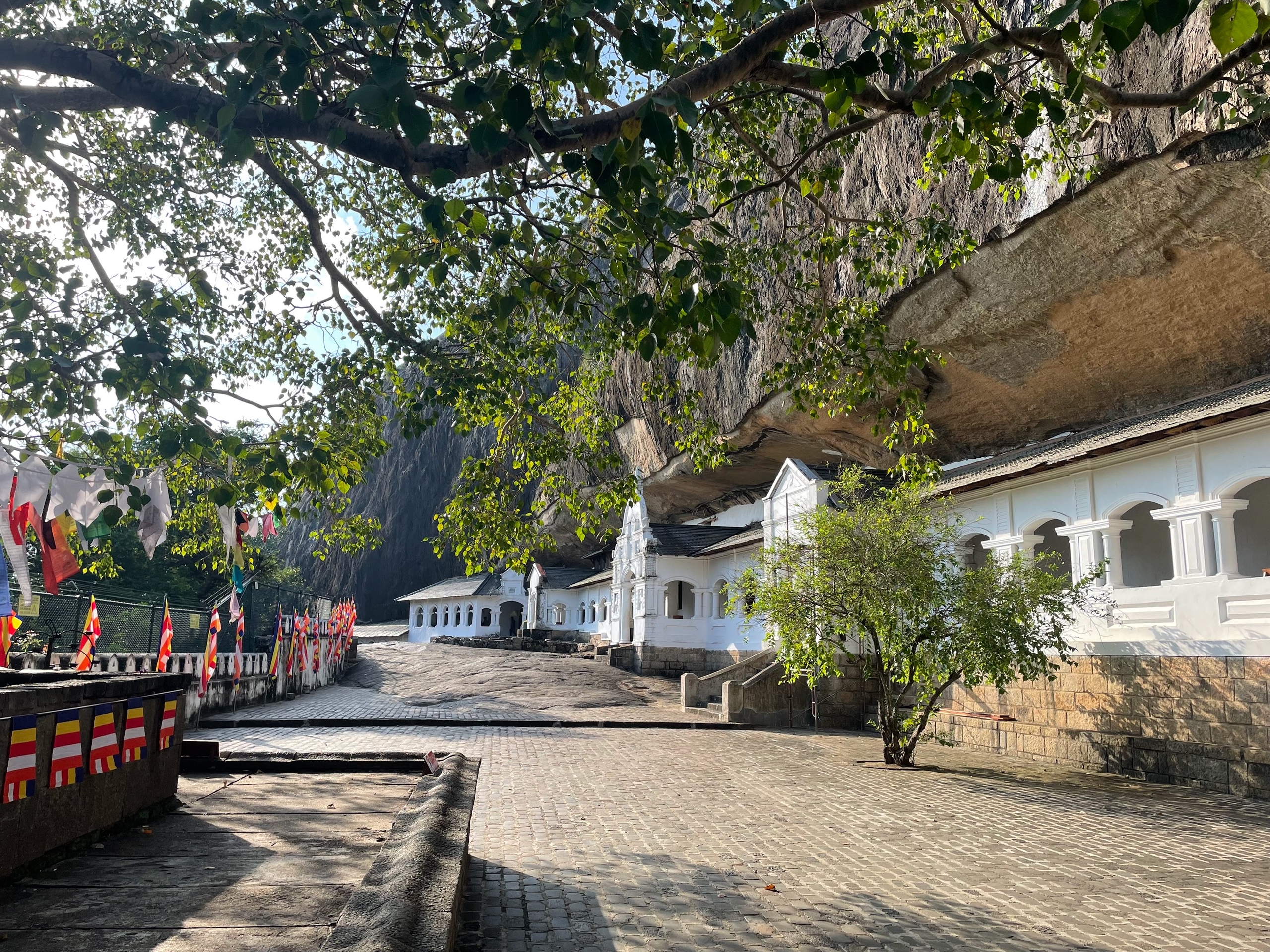 Храм в скале