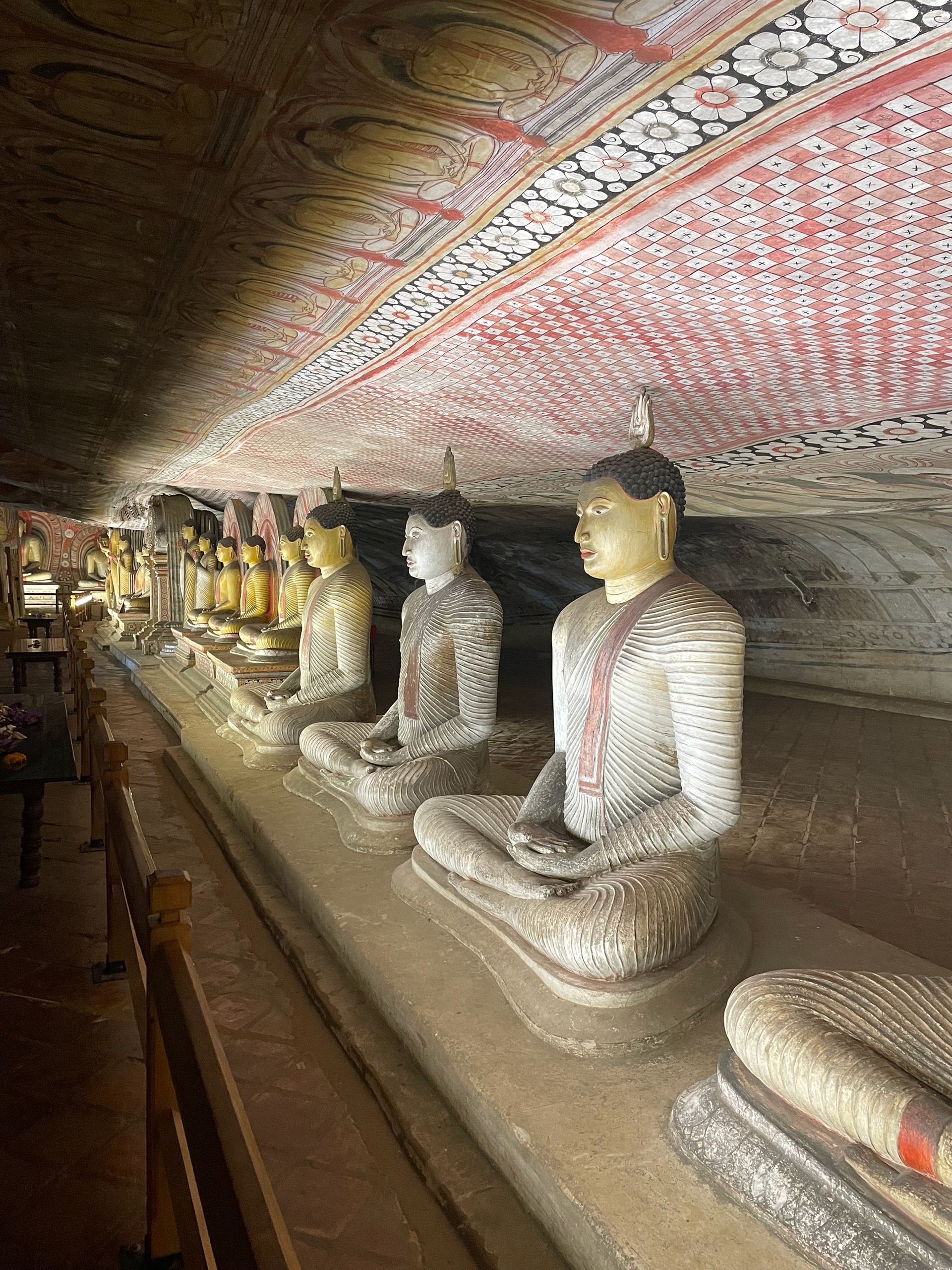 Будды сидят, благодать нагнетают