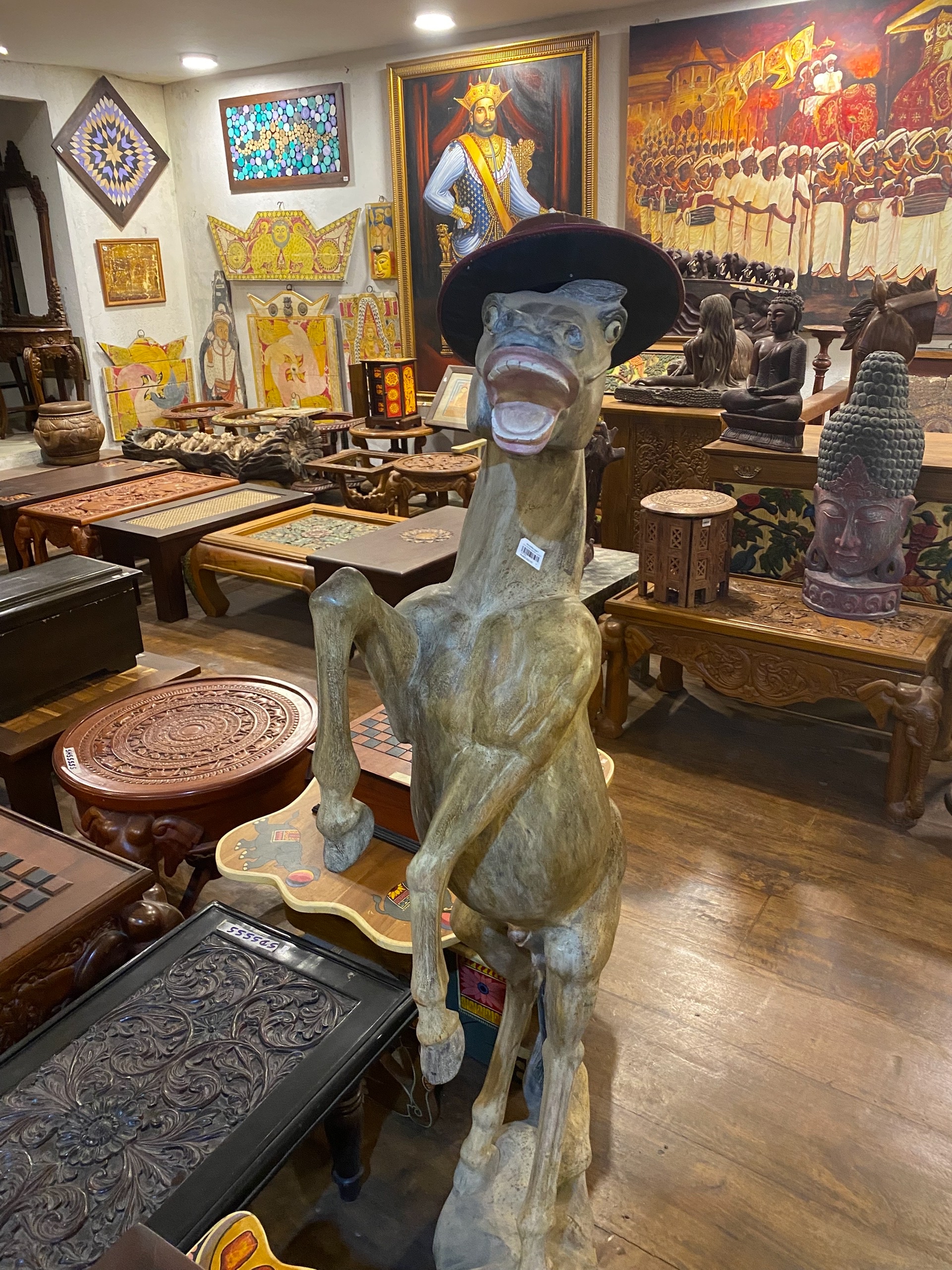 Конь в шляпе