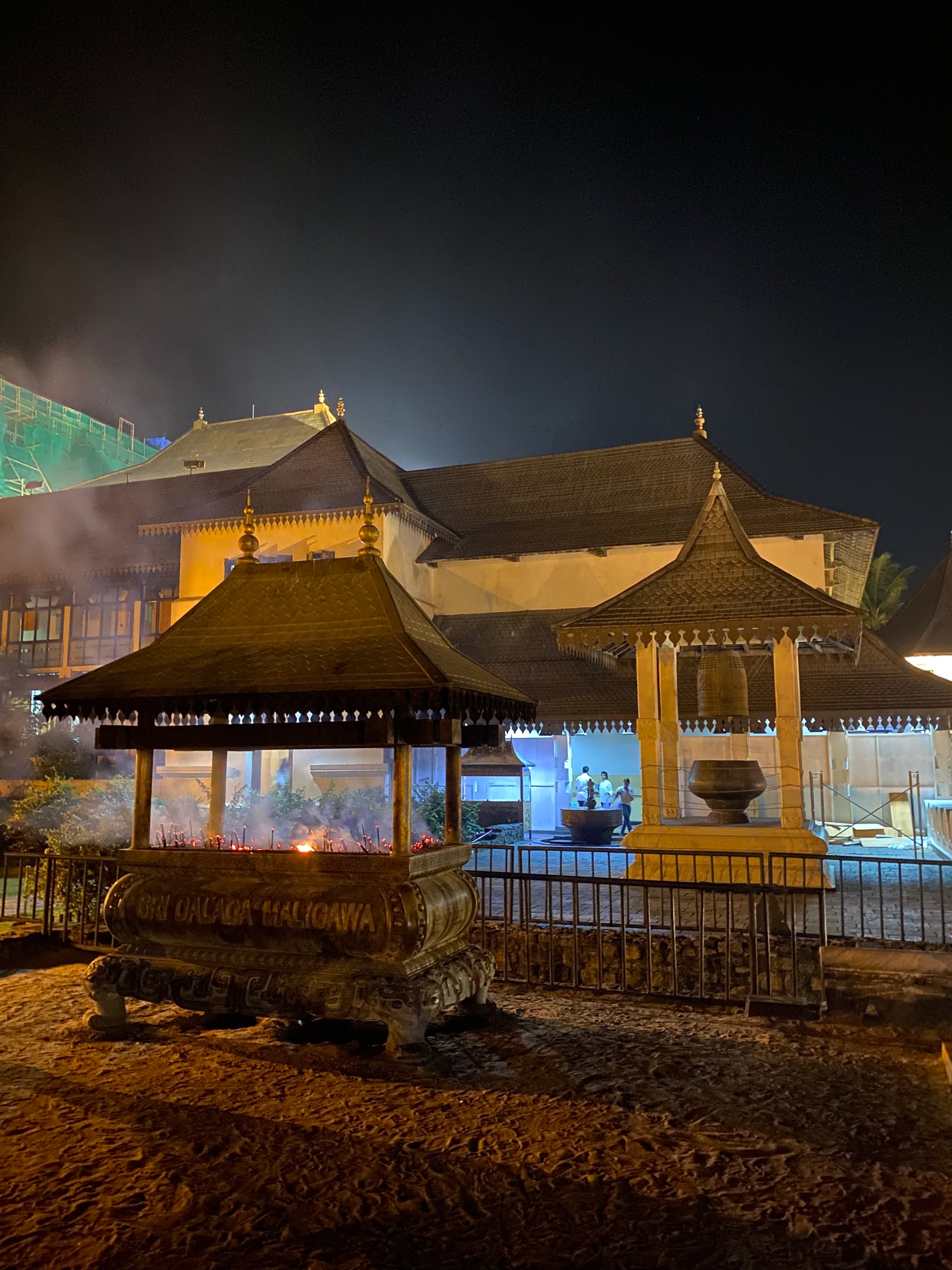 А тут и свечку поставить и в колокол дзынькнуть