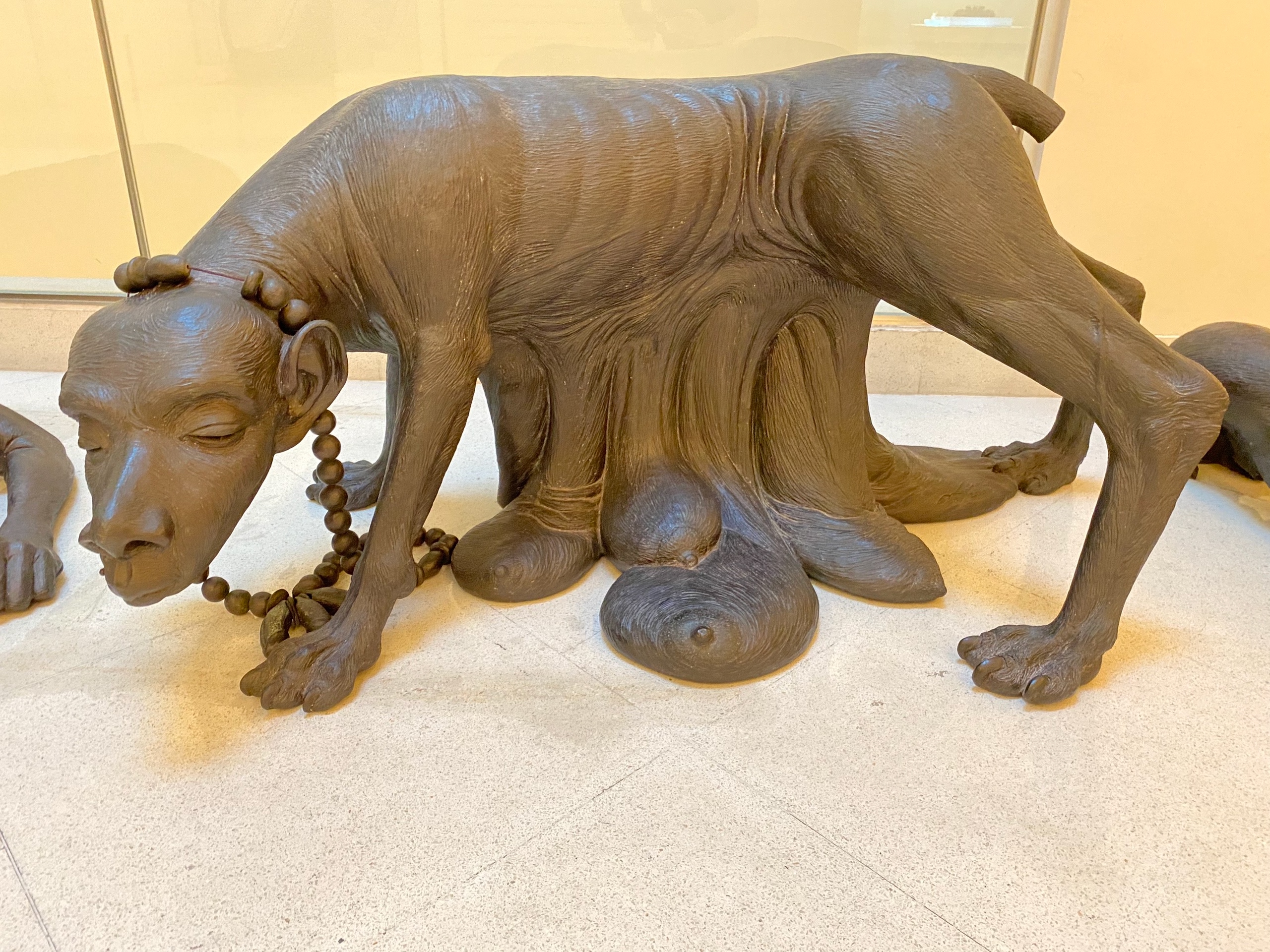 Грустные сиськи расплылись