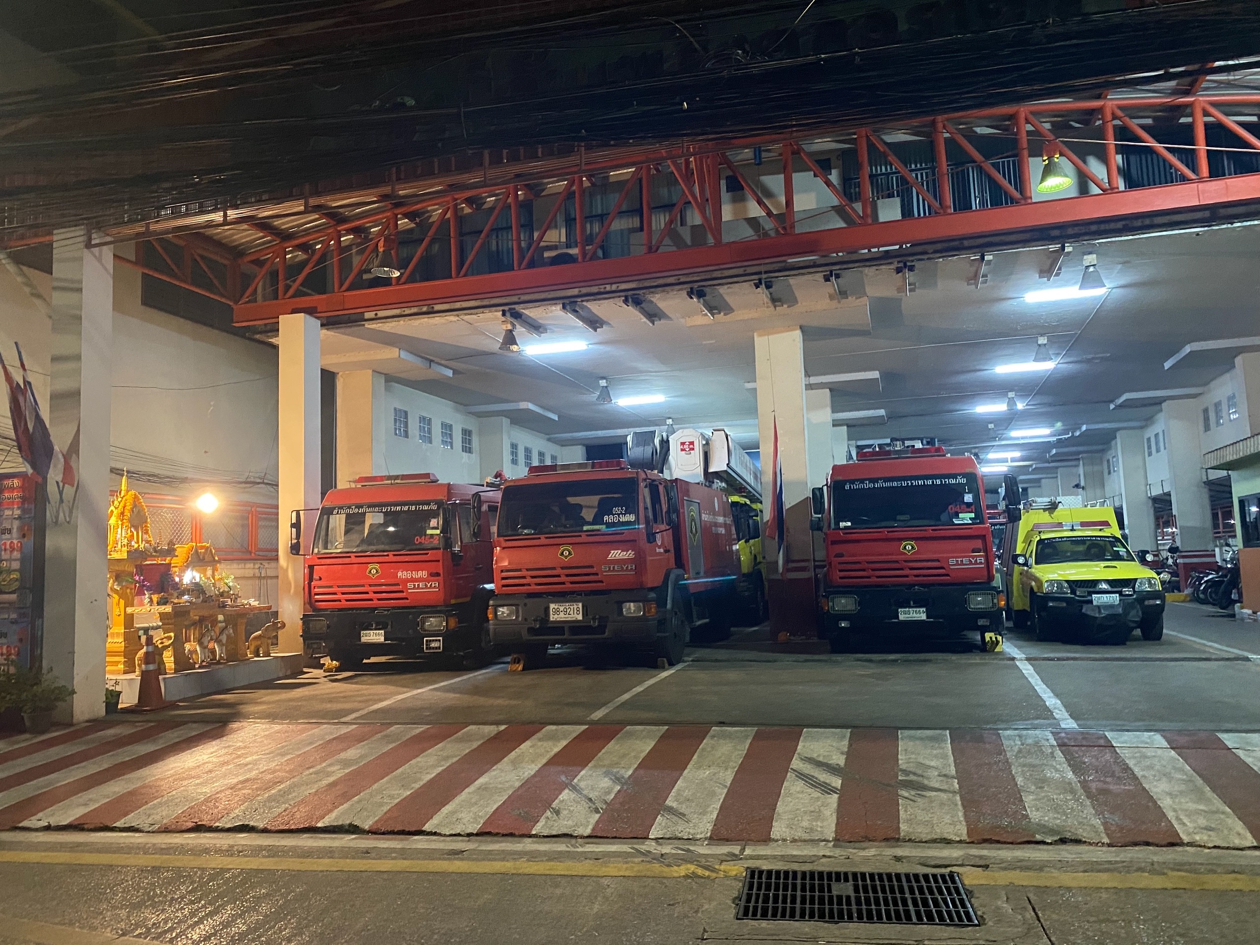 Пожарная часть. Рядом храм