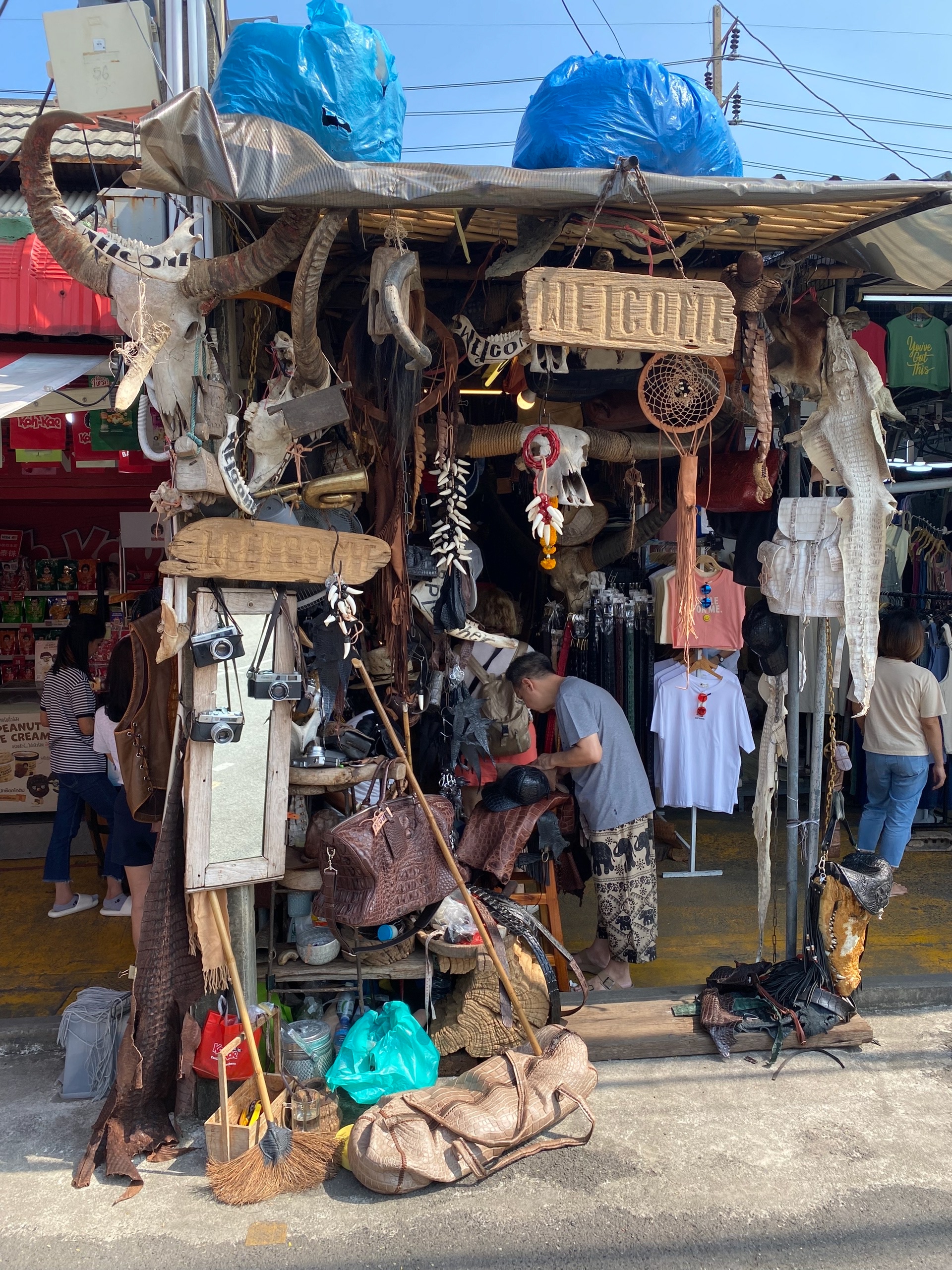 Магазин штук из крокодилов