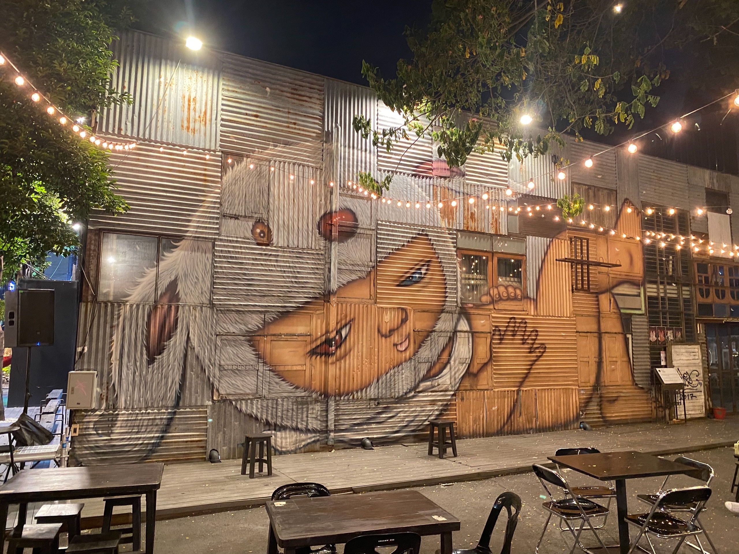 Пацан в шапке