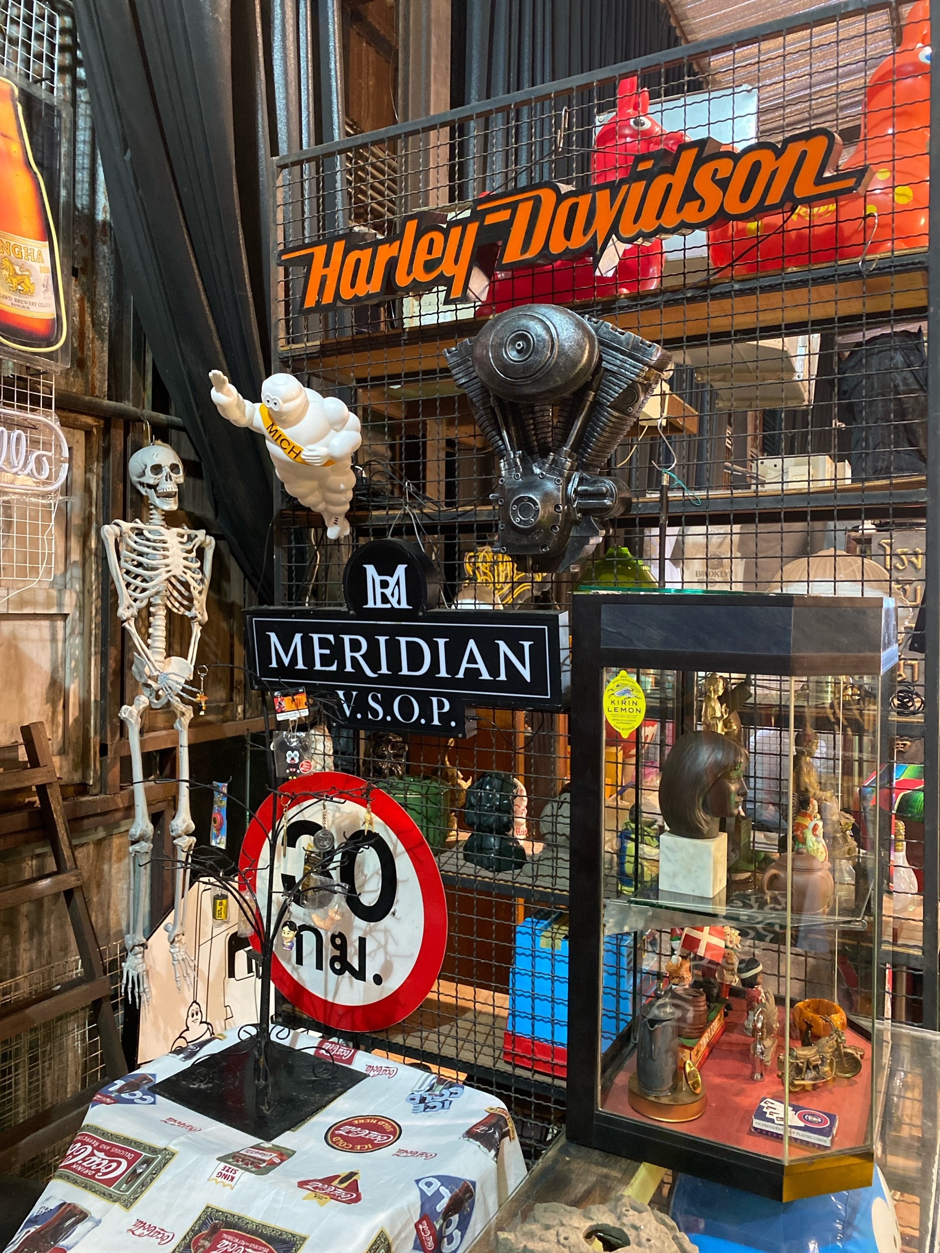 Продолжение вывесок