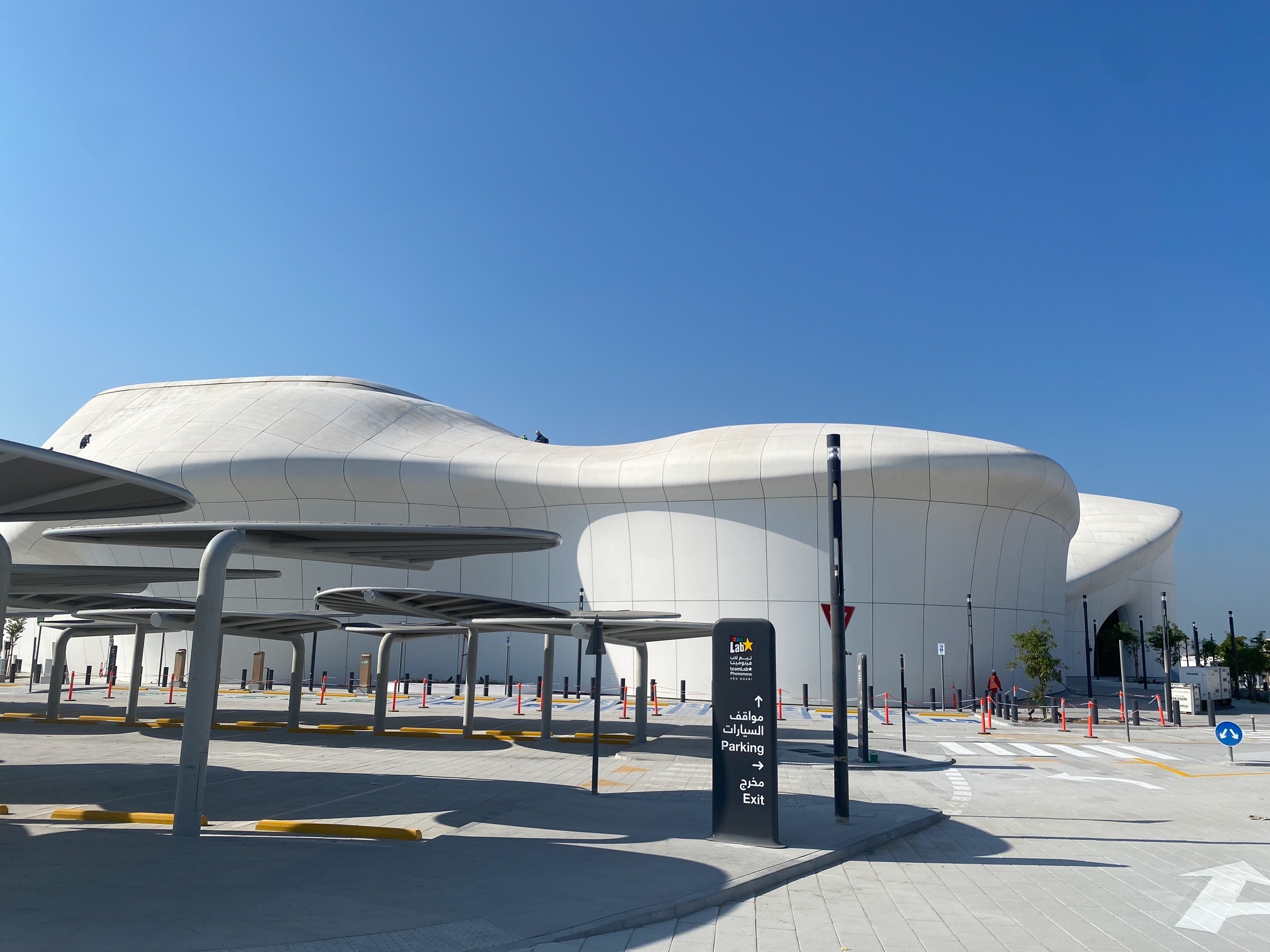 Team lab - это это что-то вроде интерактивного музея со всякими прикольными инсталляциями. Был в таком в Токио, этот наверное первый за пределами Азии будет. https://en.wikipedia.org/wiki/TeamLab_(art_collective)