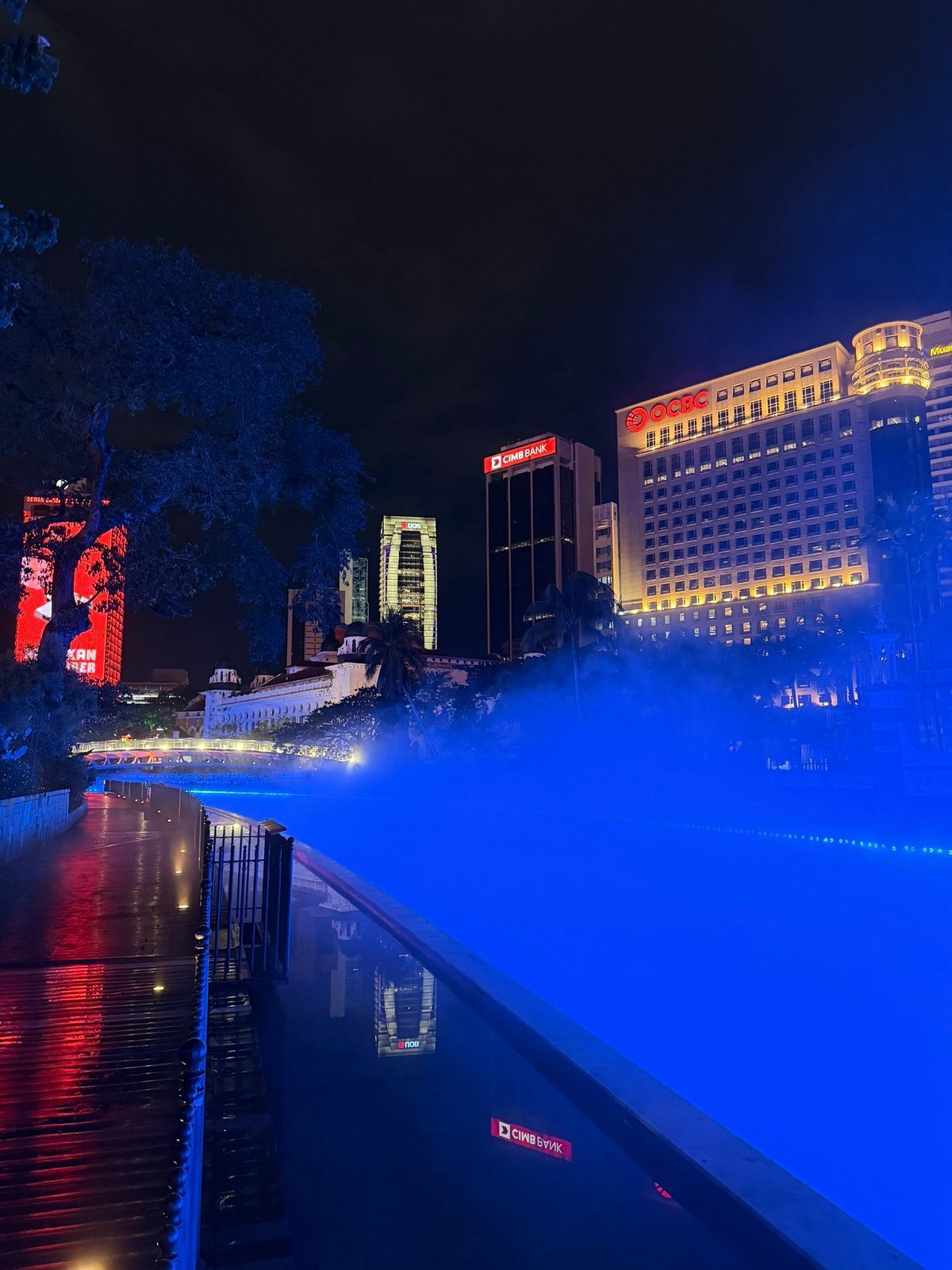 Ну и музыку включают