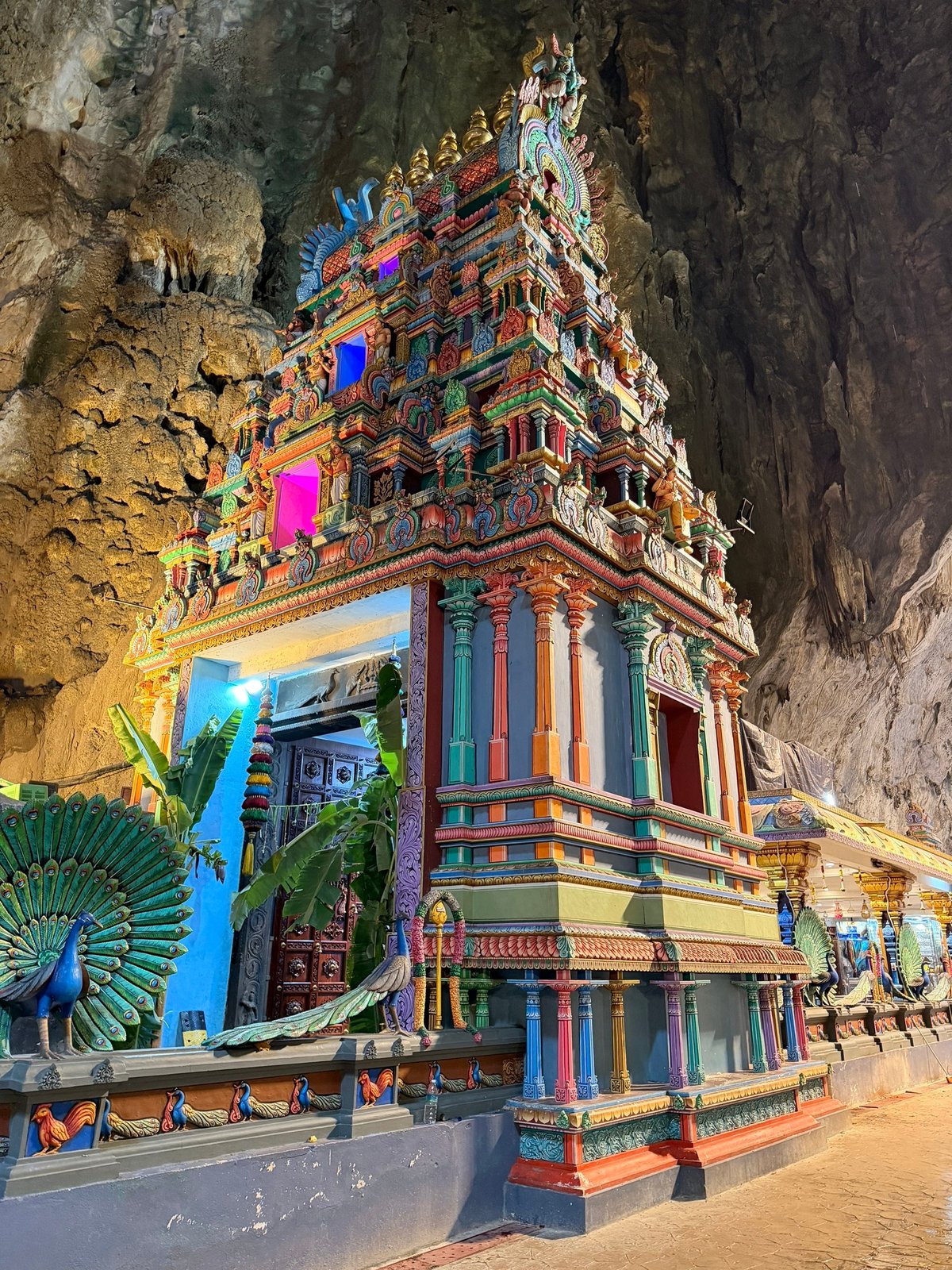 Храм. Когда мы тут были - шла свадьба