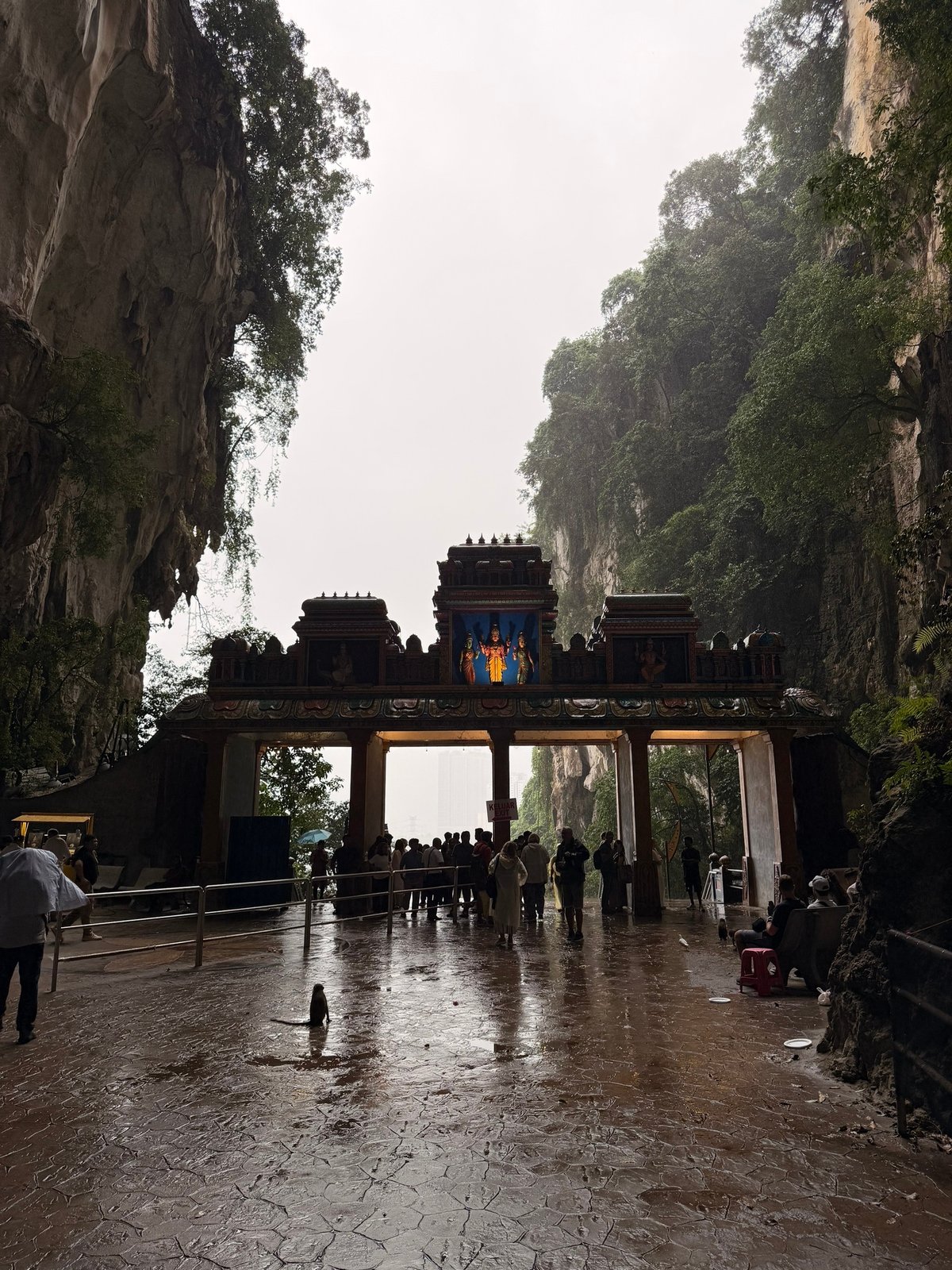 Вход в храм