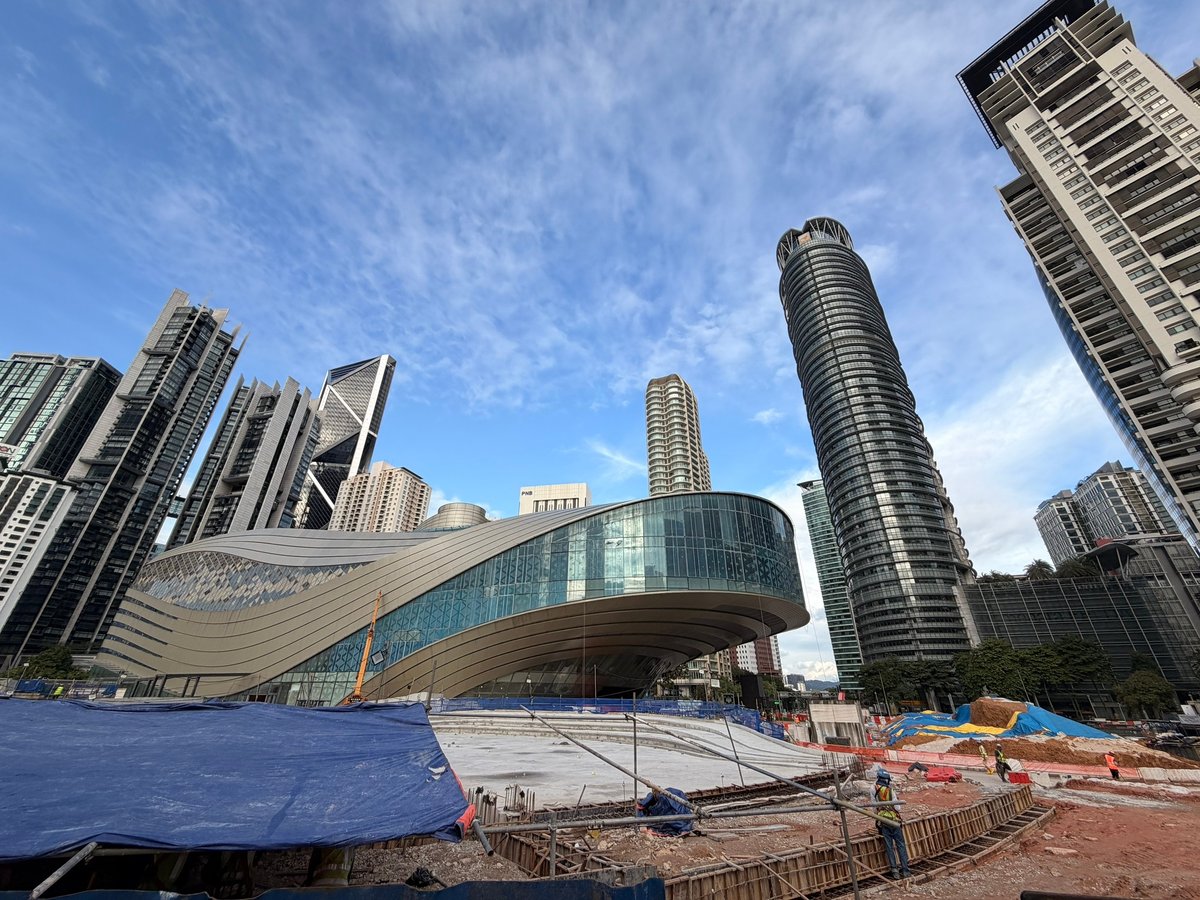 Что-то с претензией строят