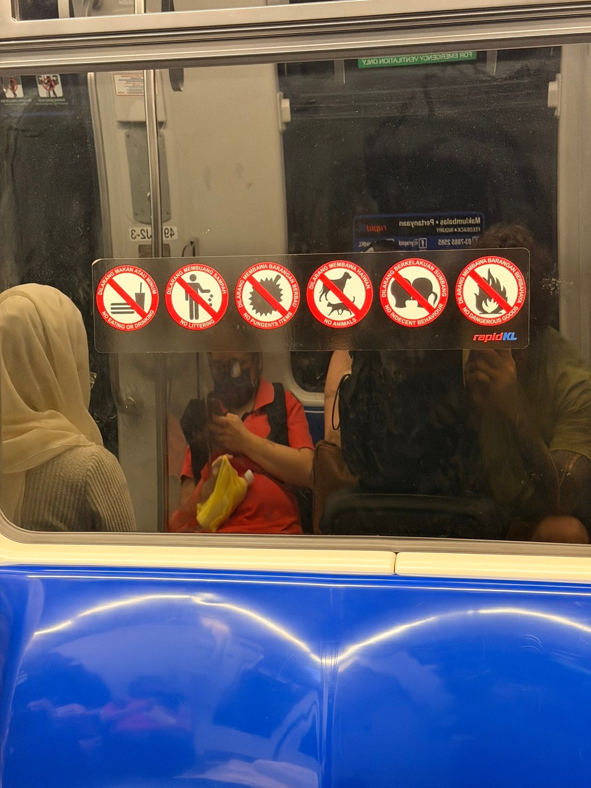 Никаких поцелуев и дуриана в метро