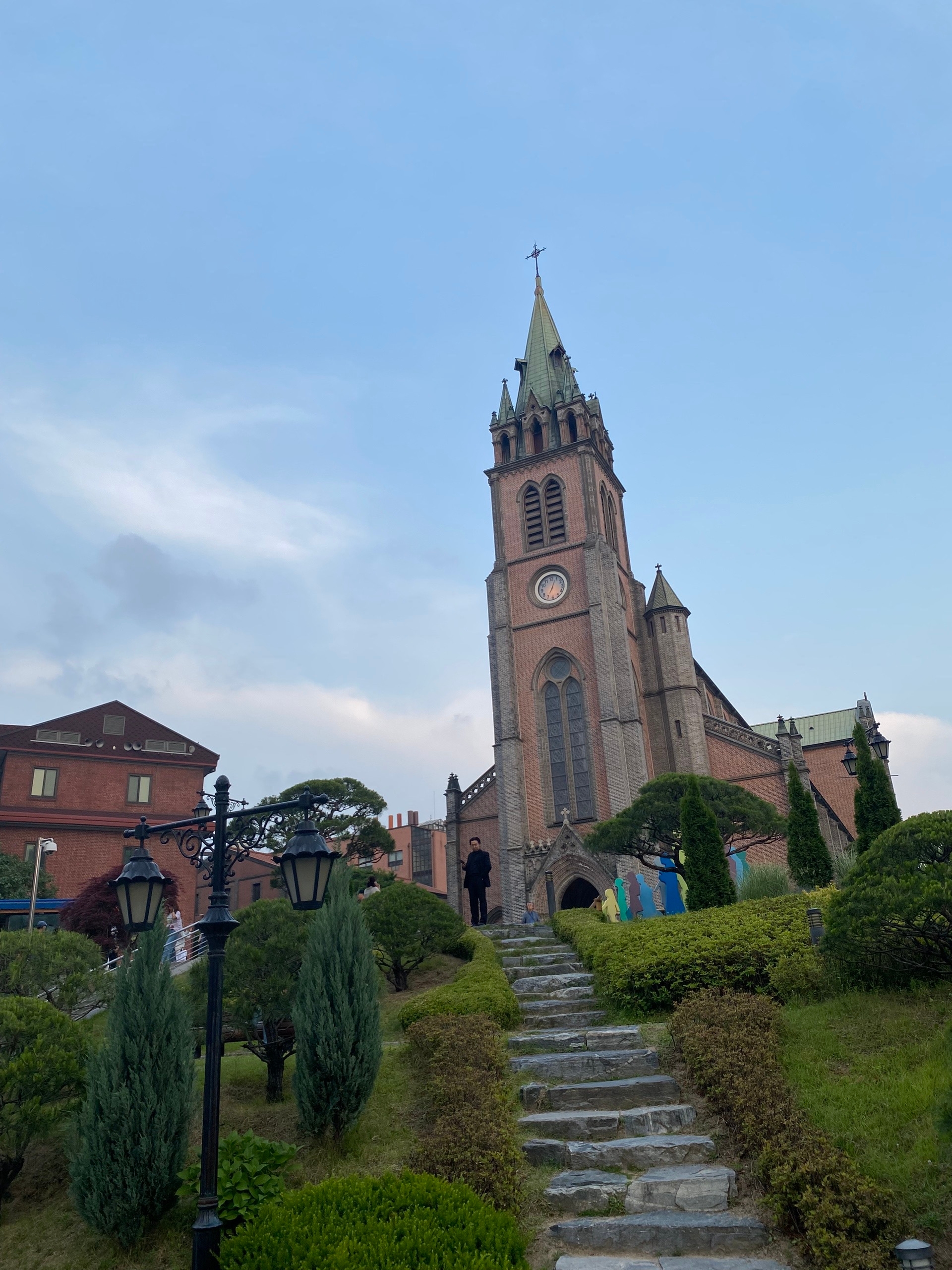 Готический собор. 30+ процентов населения - католики