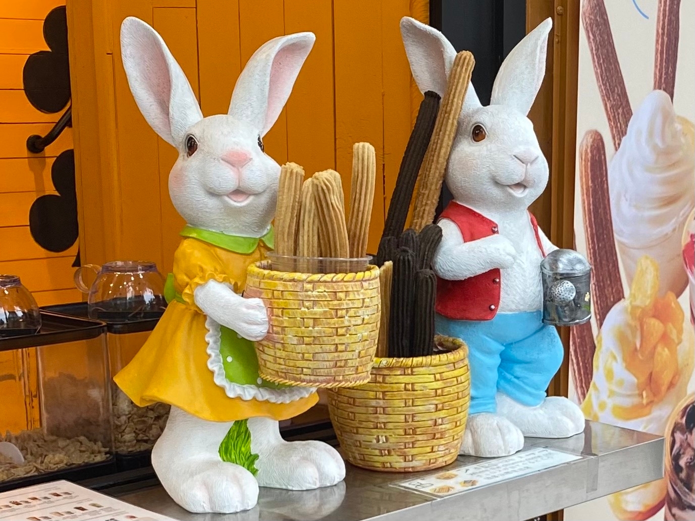 Зайцы сервируют чурос