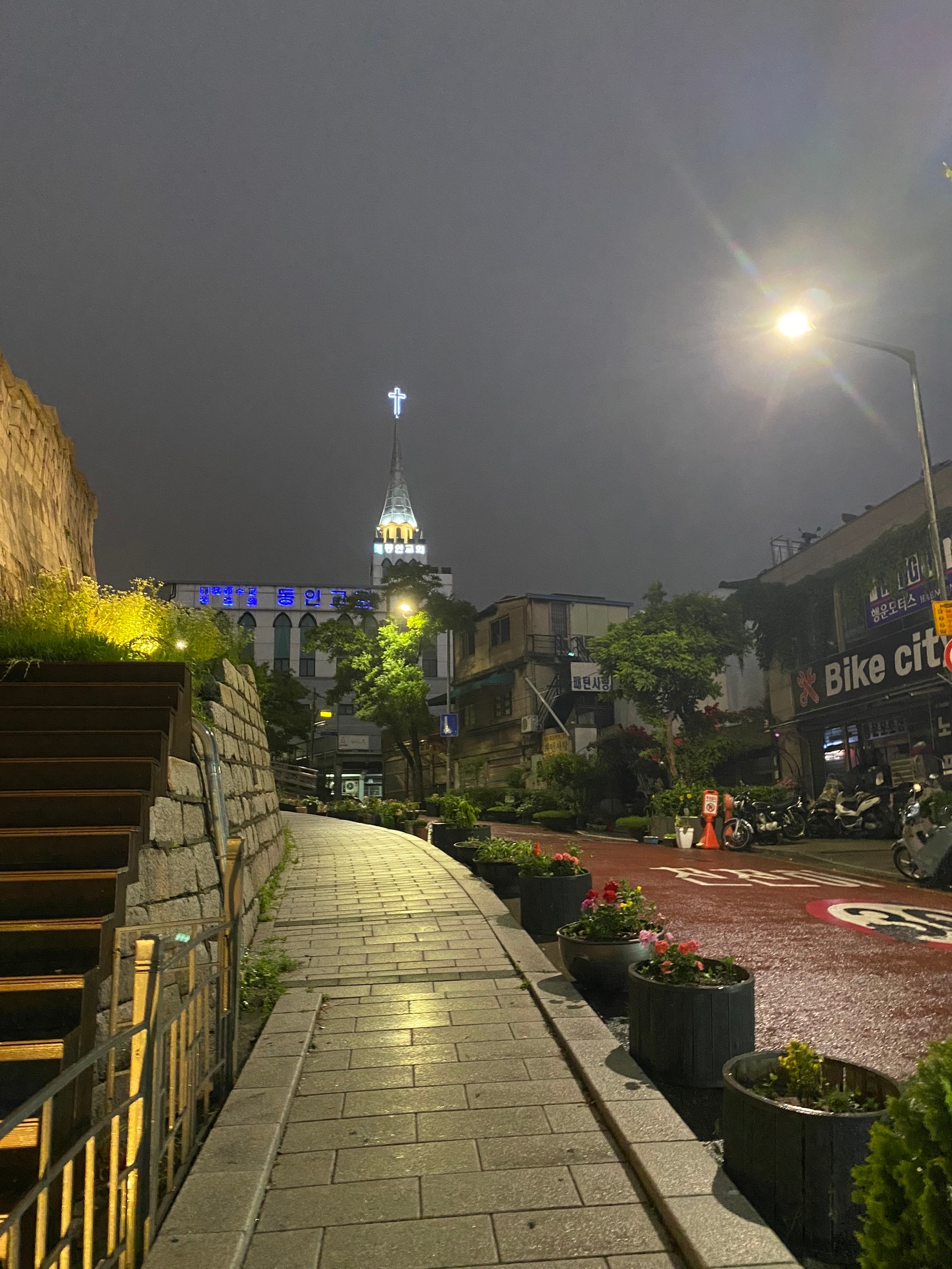 Светящийся в темноте крест