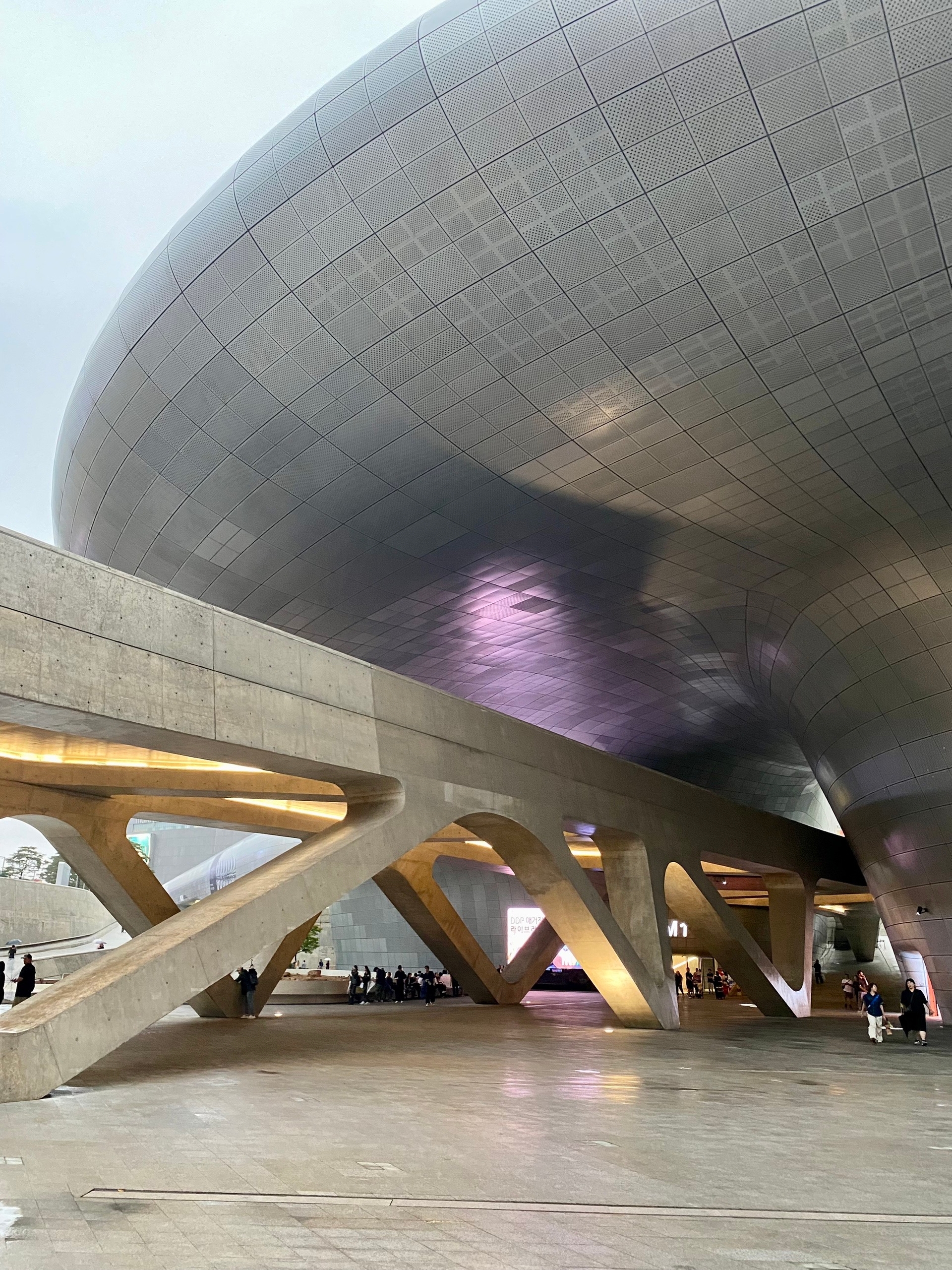 Здание музея современного искусства