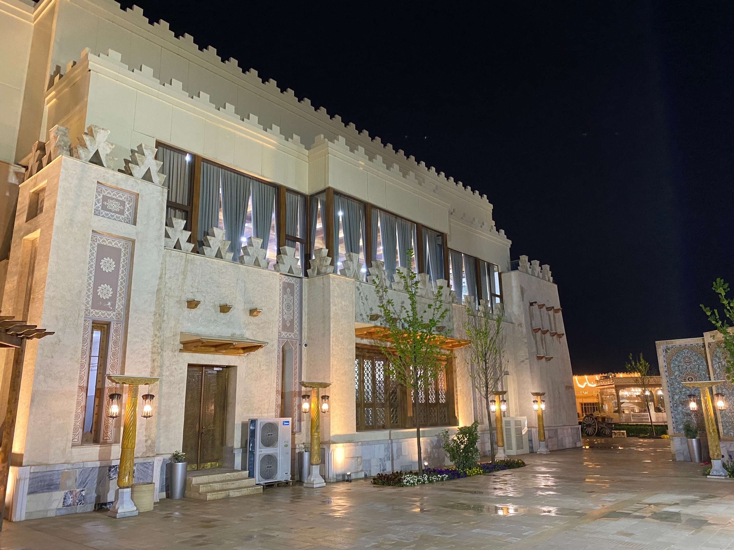 Напоминает новодев в Катаре или Дубае