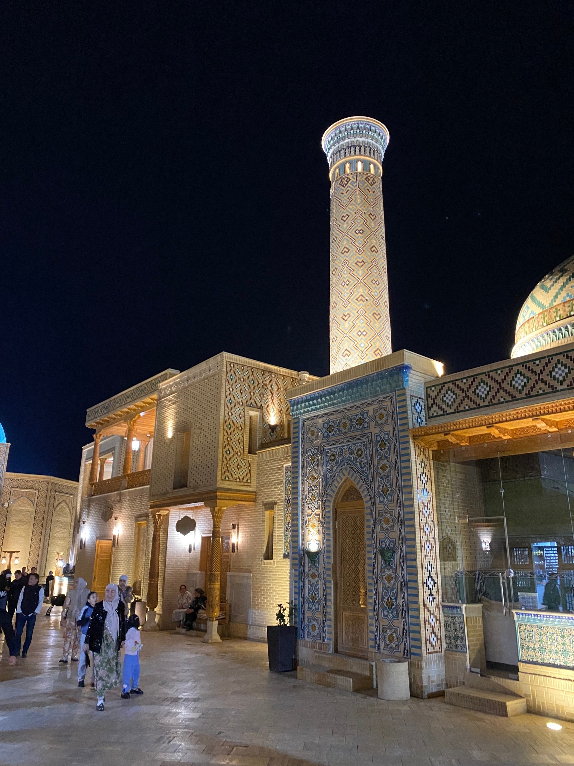 По сути это ТЦ на открытом воздухе