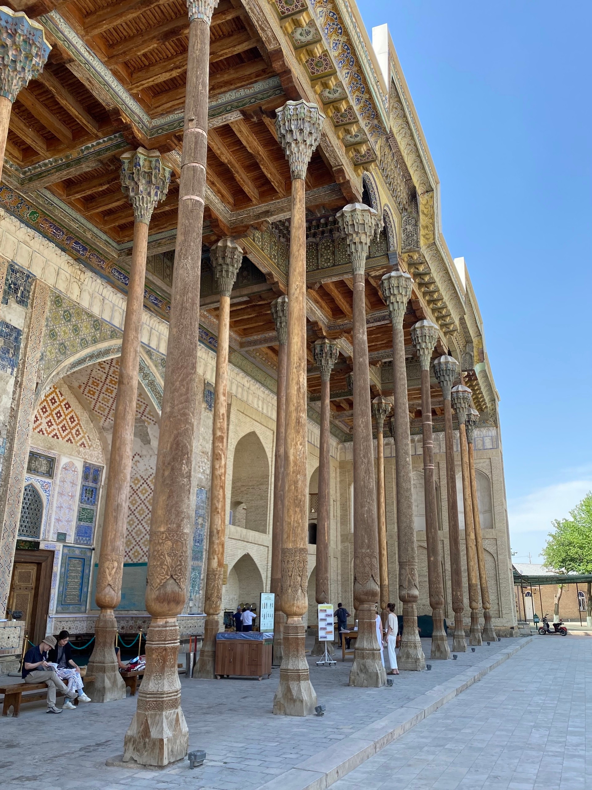 Колонны красивые