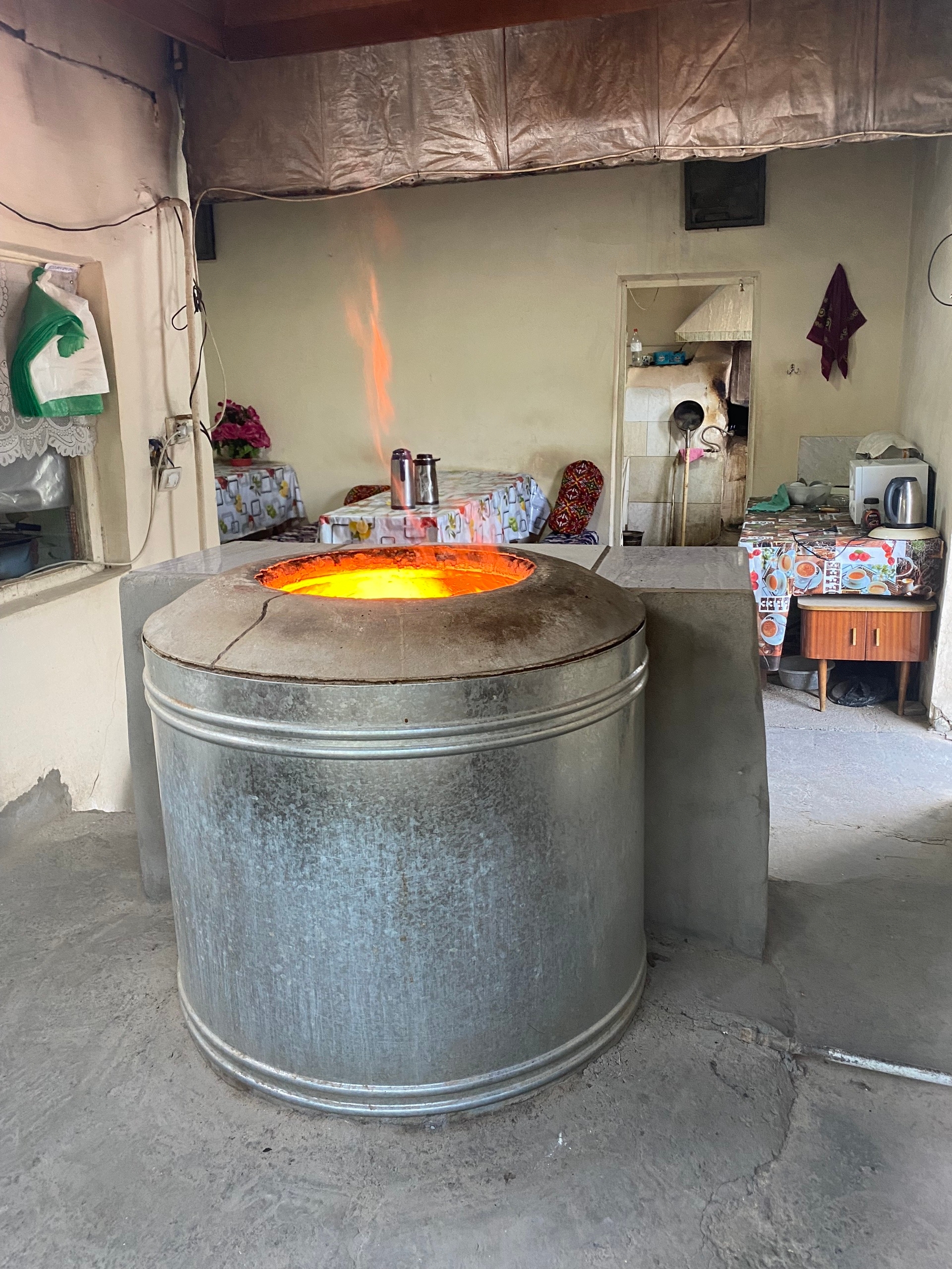 Печка для булок. Булку посередине маркируют специальным штампом, считается что у каждой хозяйки свой