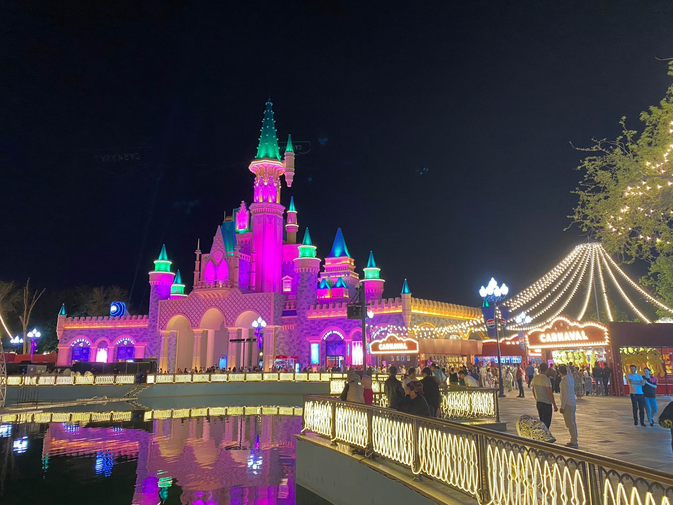 Пепсиленд ночью