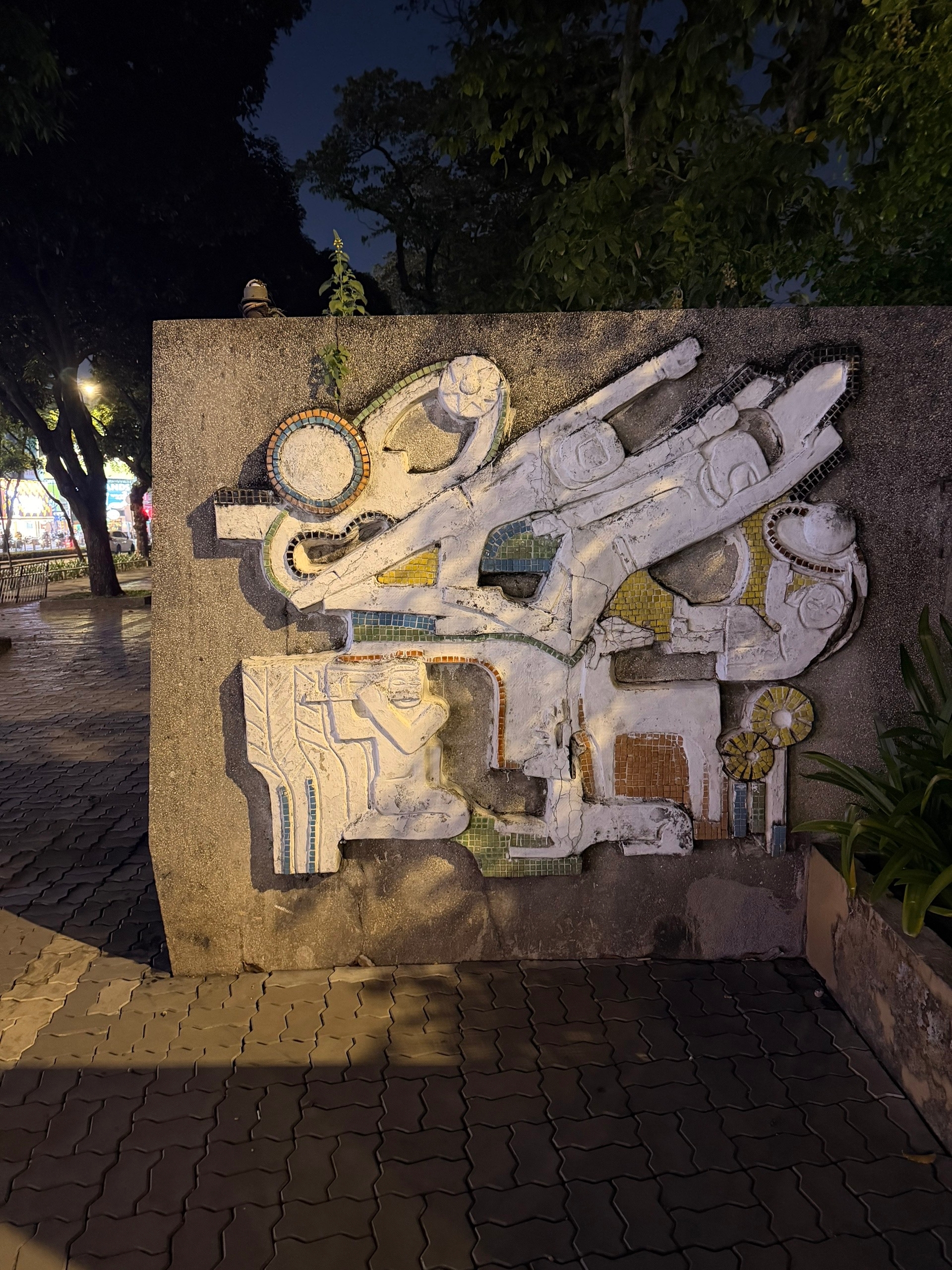 Барельеф