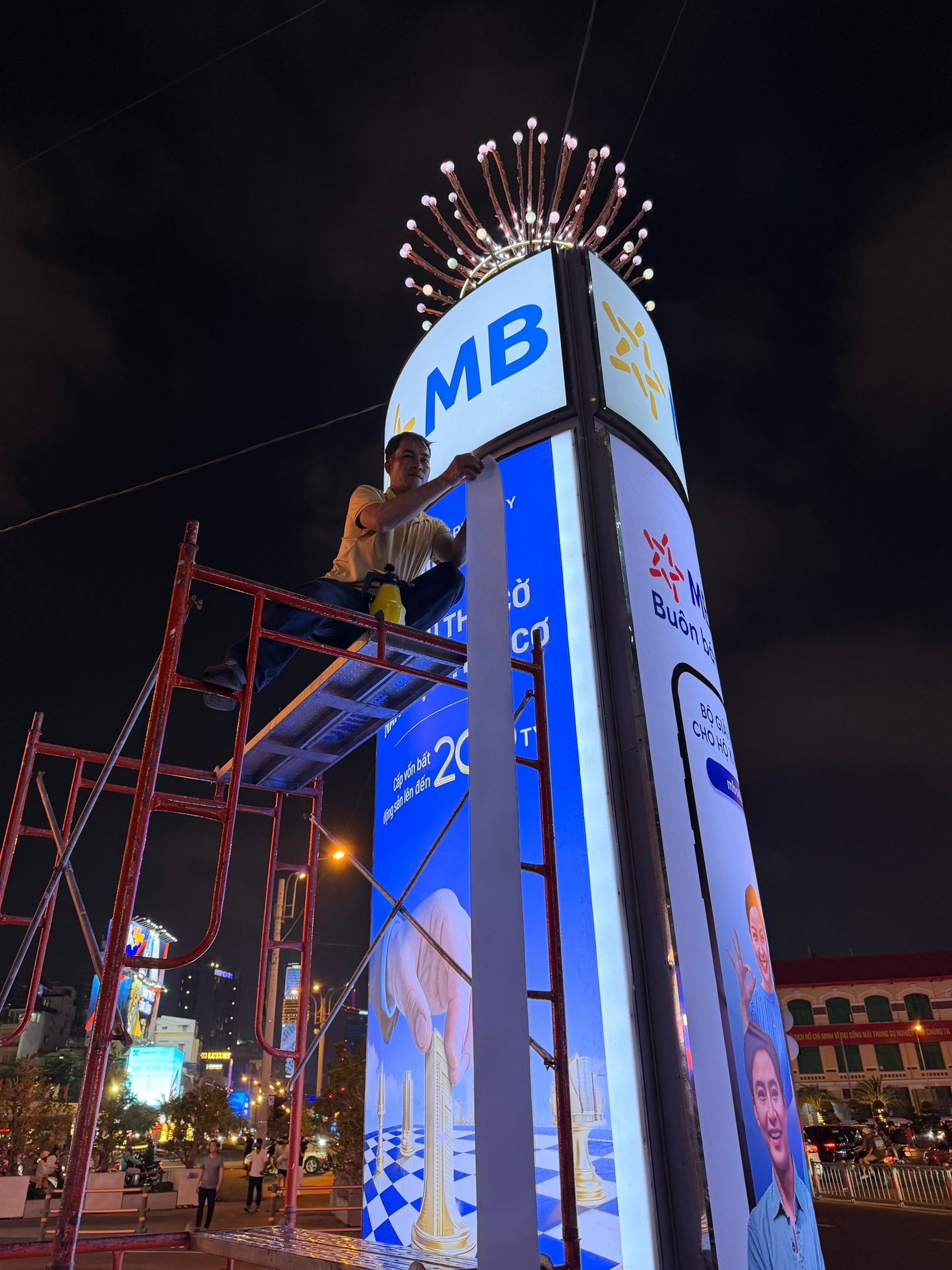 Меняет рекламу