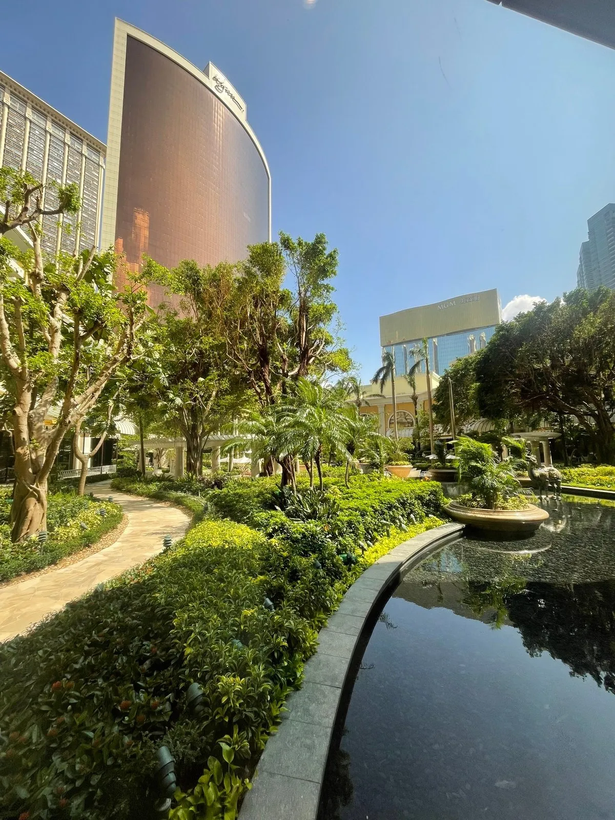 Двор отеля при казино