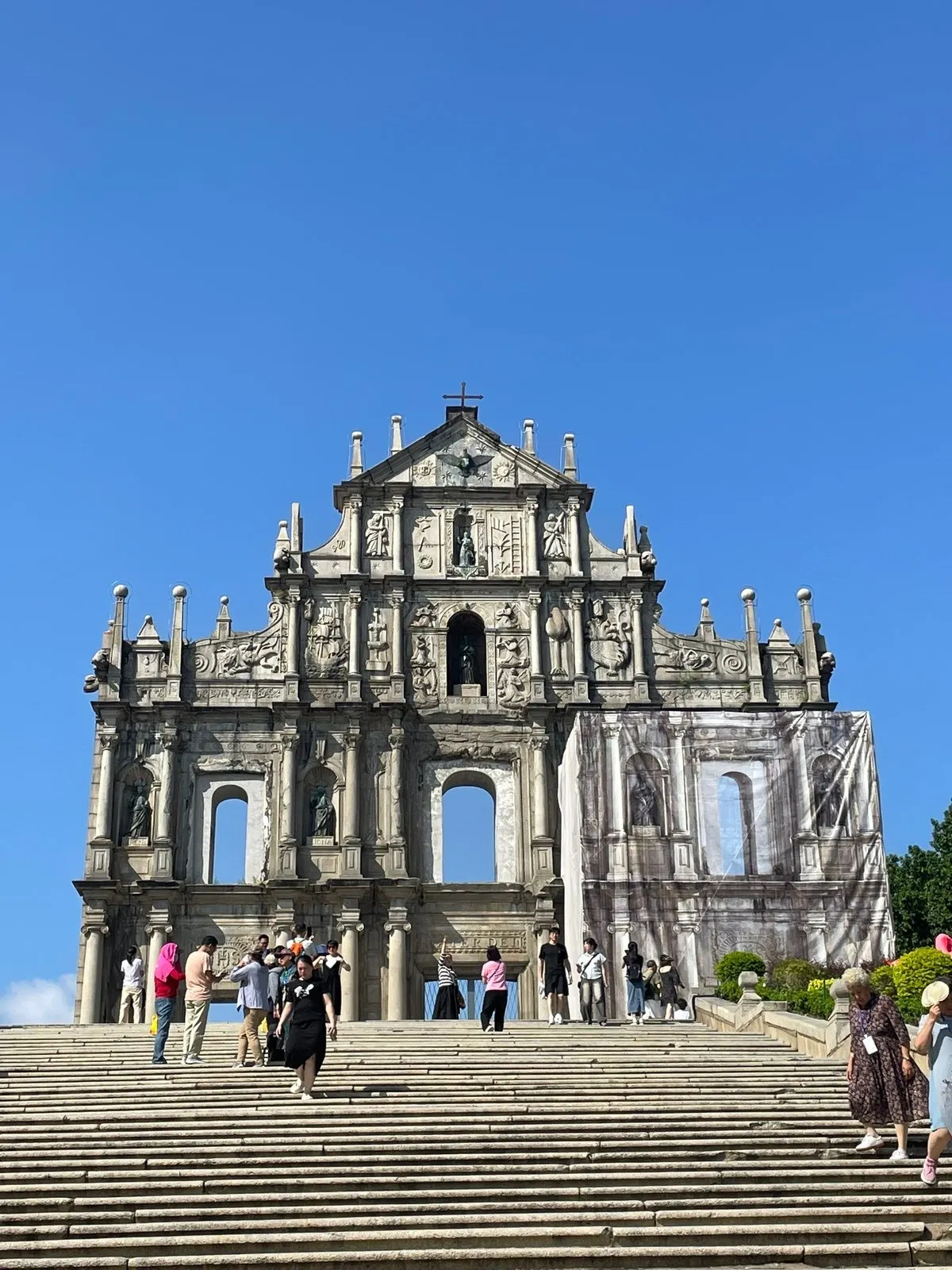 Входная группа католического храма - всё что от него осталось