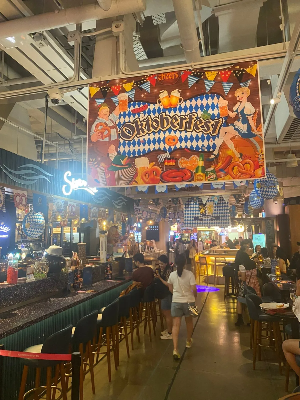 Тут тоже октоберфест