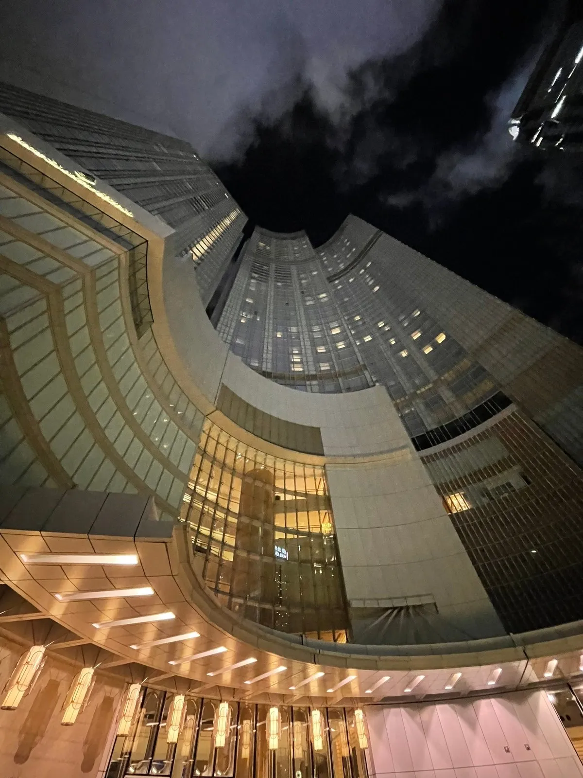 Отель заворачивается