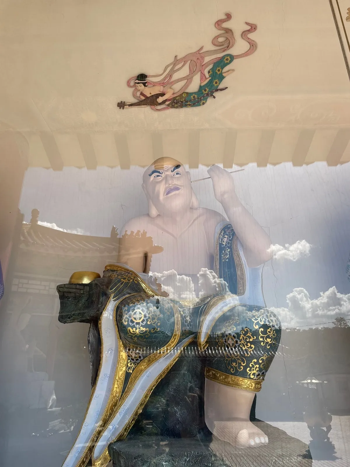 Взбалтывает мозг